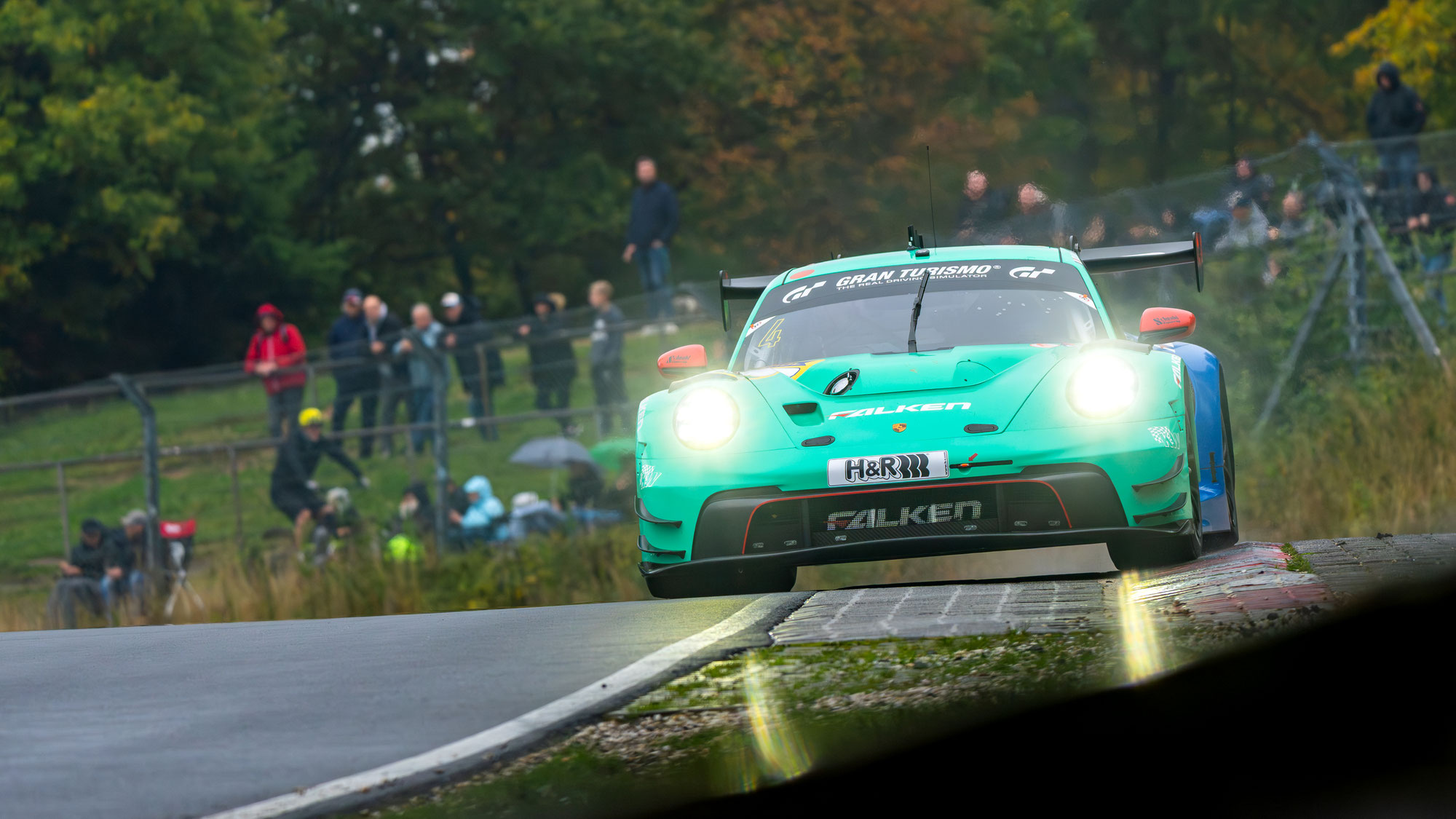 Falken feiert beim Saisonfinale auf der Nordschleife einen Doppelsieg
