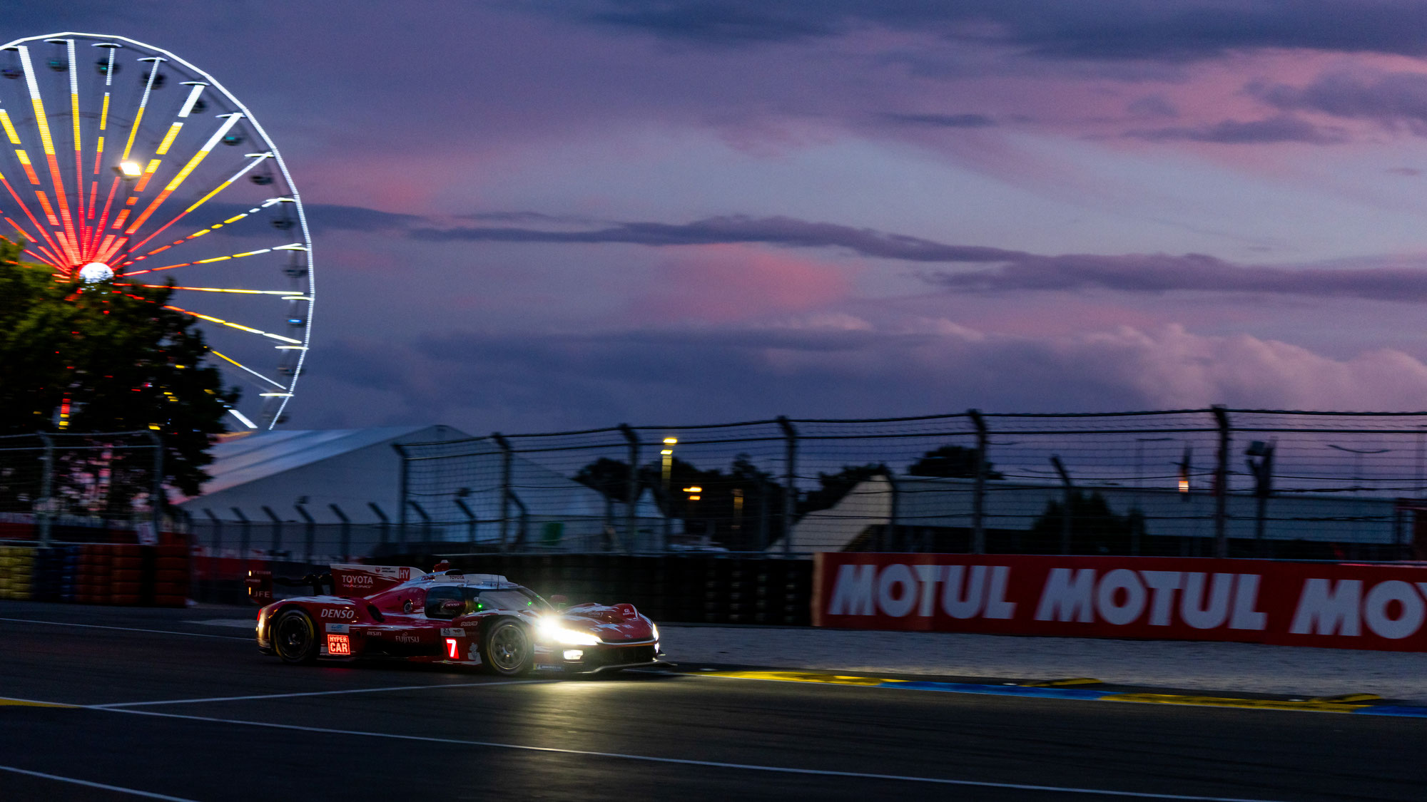 Acht-Stunden-Zusammenfassung: Vierkampf um die Spitze geht in die Nacht von Le Mans
