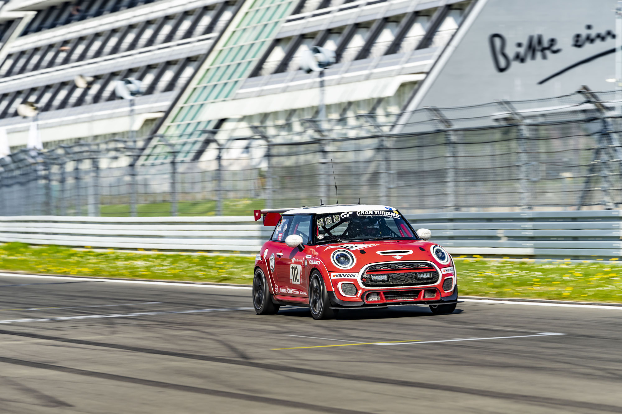 24h Nürburgring: Bulldog Racing gibt Teamaufstellung bekannt und fährt bei der Generalprobe für die 24h vom Nürburgring wertvolle Testkilometer