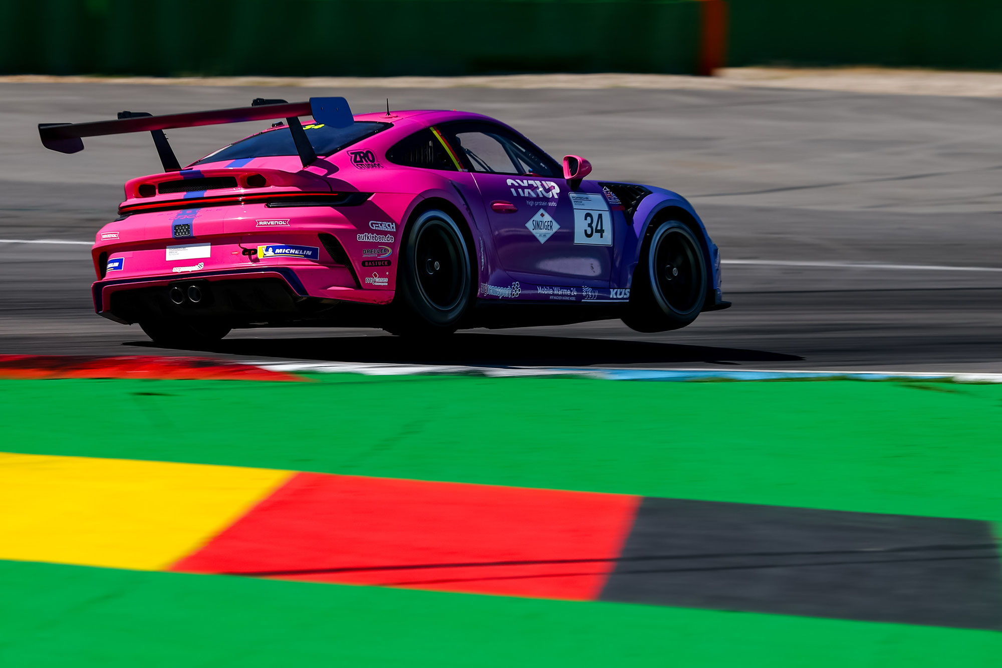 Sorg Rennsport startet mit Sieg und Podestplätzen in den Porsche Sports Cup Deutschland