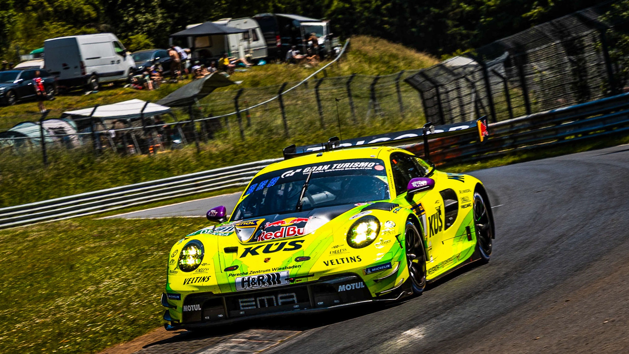 Manthey EMA beendet überwiegend angeführtes 24-Stunden-Rennen auf dem Nürburgring nach einer Zeitstrafe auf dem zweiten Rang
