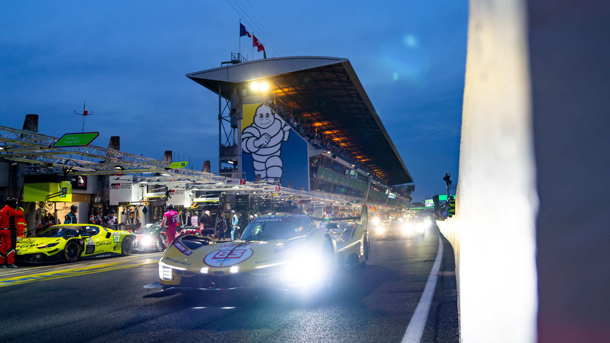 Ferrari und Porsche liefern sich packenden Schlagabtausch vor dem Finale