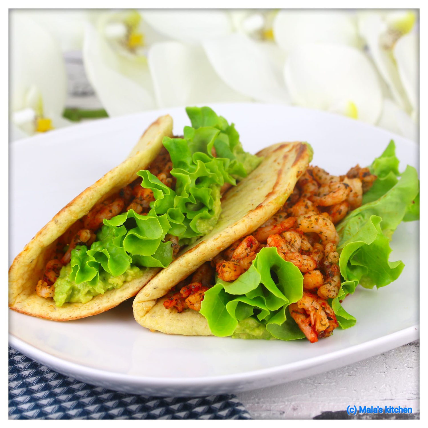 Käsetortillas mit Avocadocreme und Shrimps