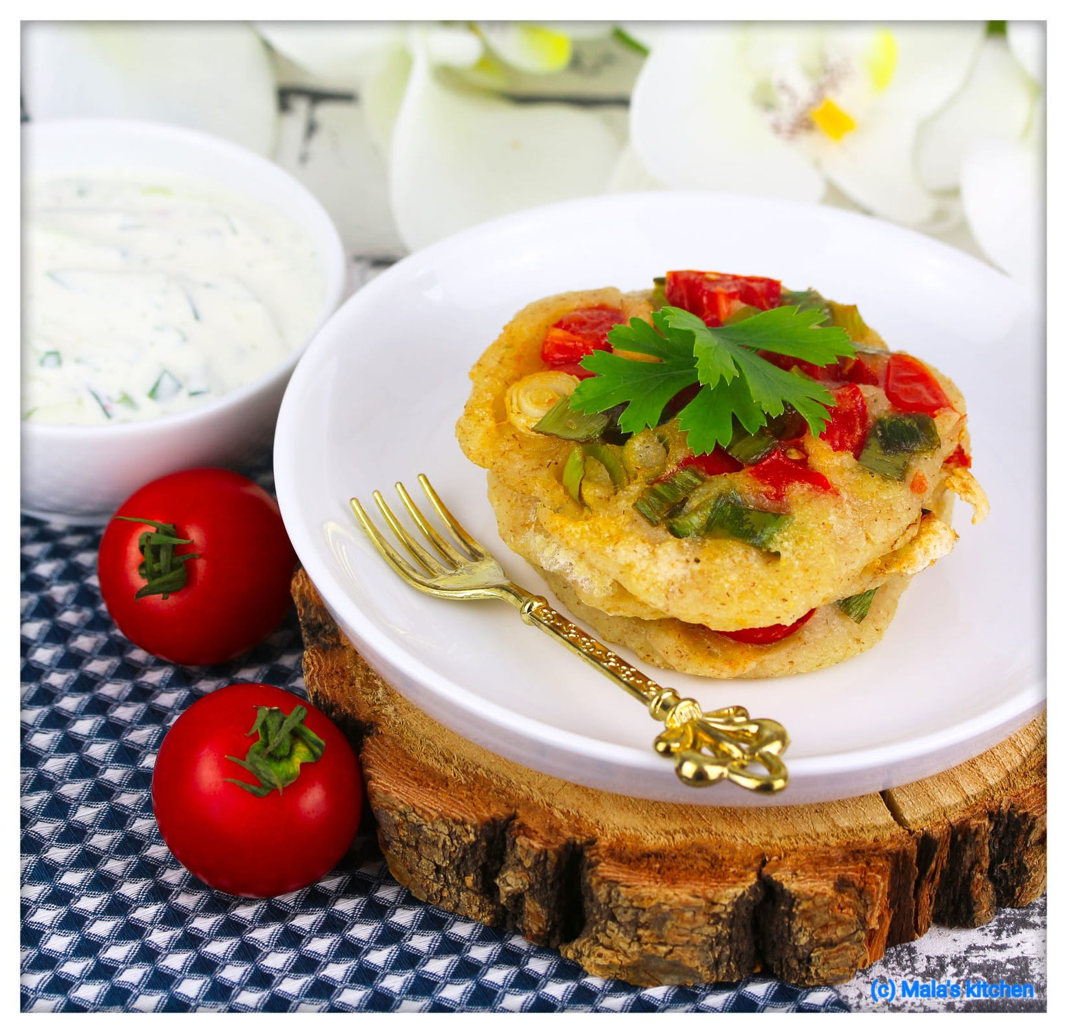 Gemüse-Grieß-Puffer mit Tzatziki