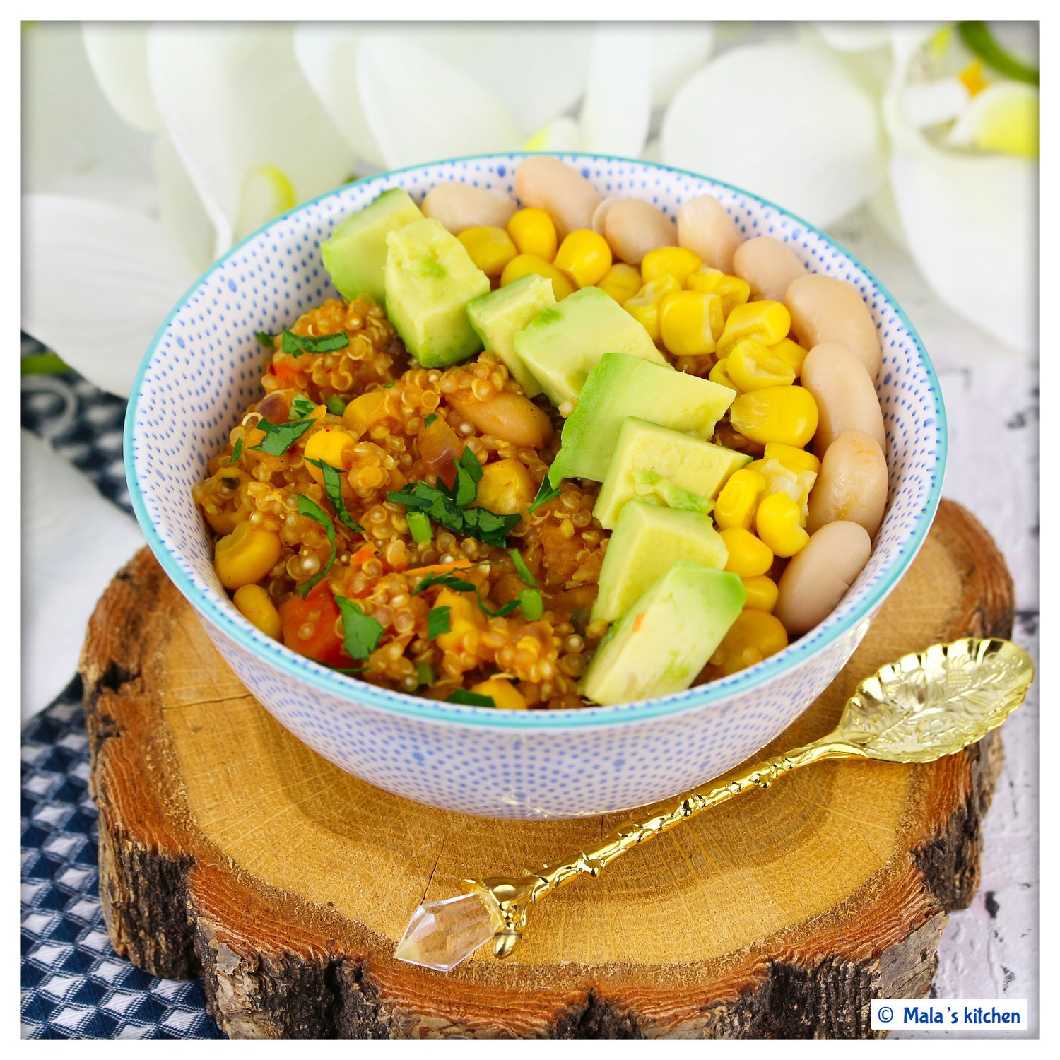 Tex-Mex-Quinoa-Bowl mit Süßkartoffeln, Bohnen und Mais