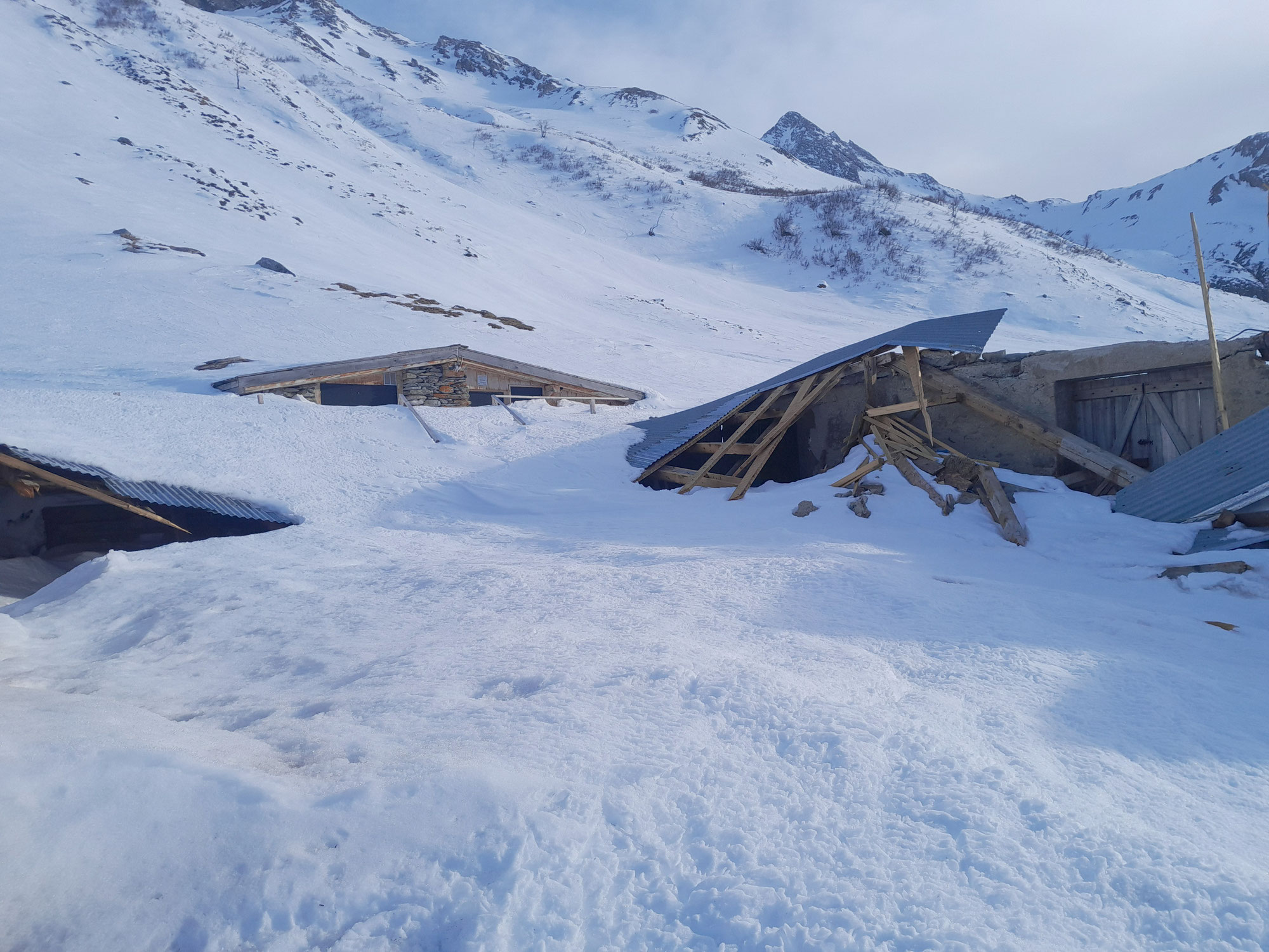 Alpage de Chapendu, AVALANCHE !