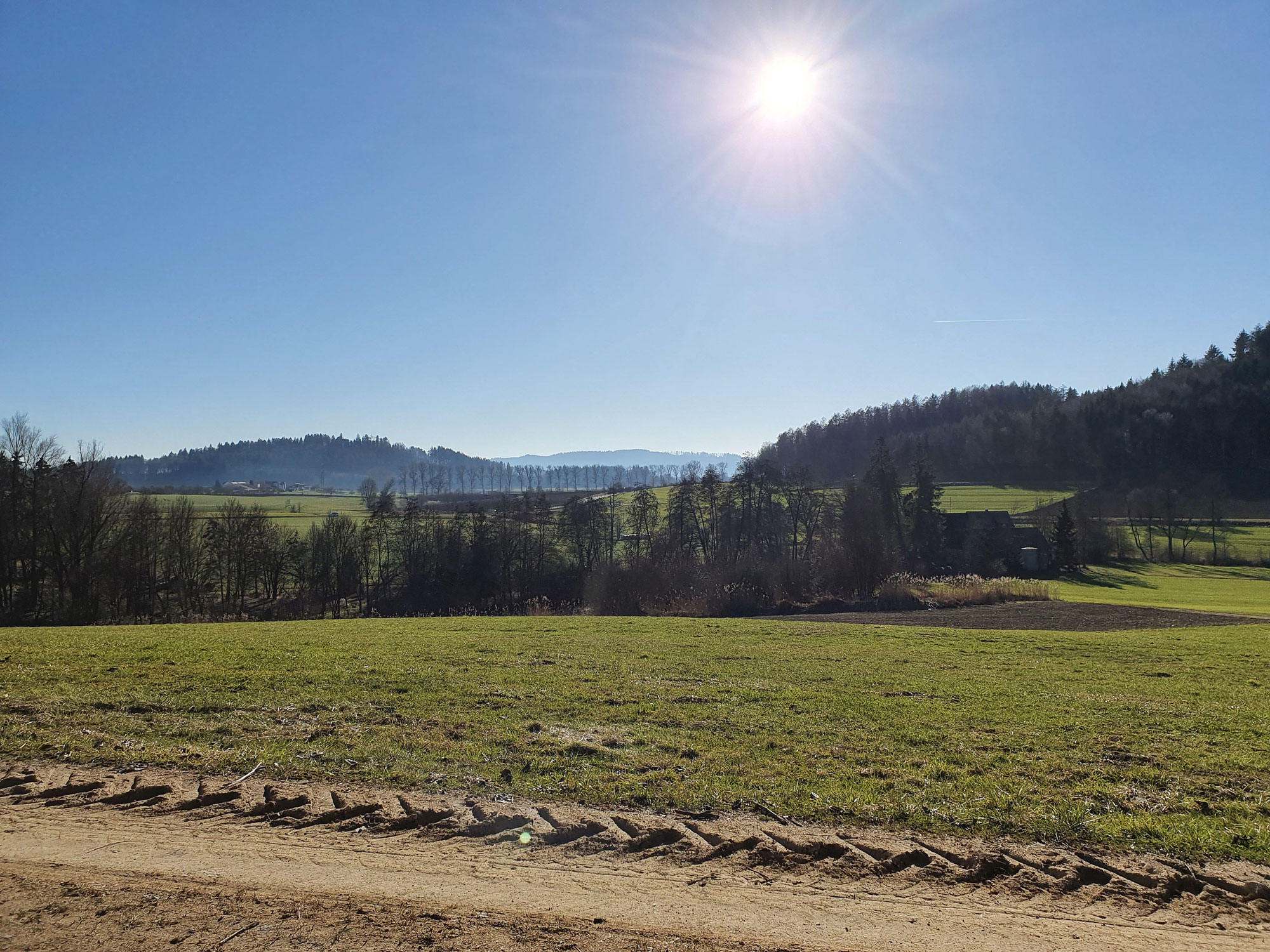 Spazier westlich vom Dorf