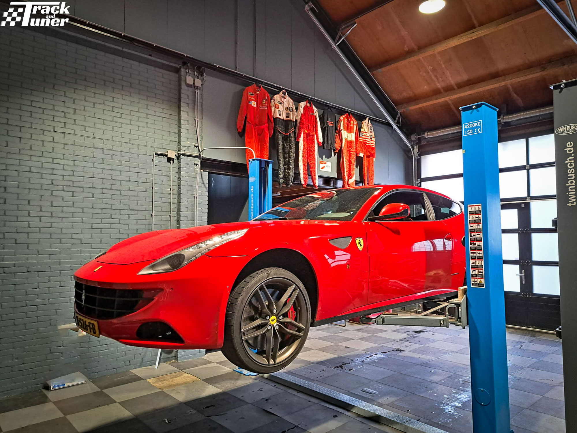 Twinbusch: Setting up our Garage (Discount code)