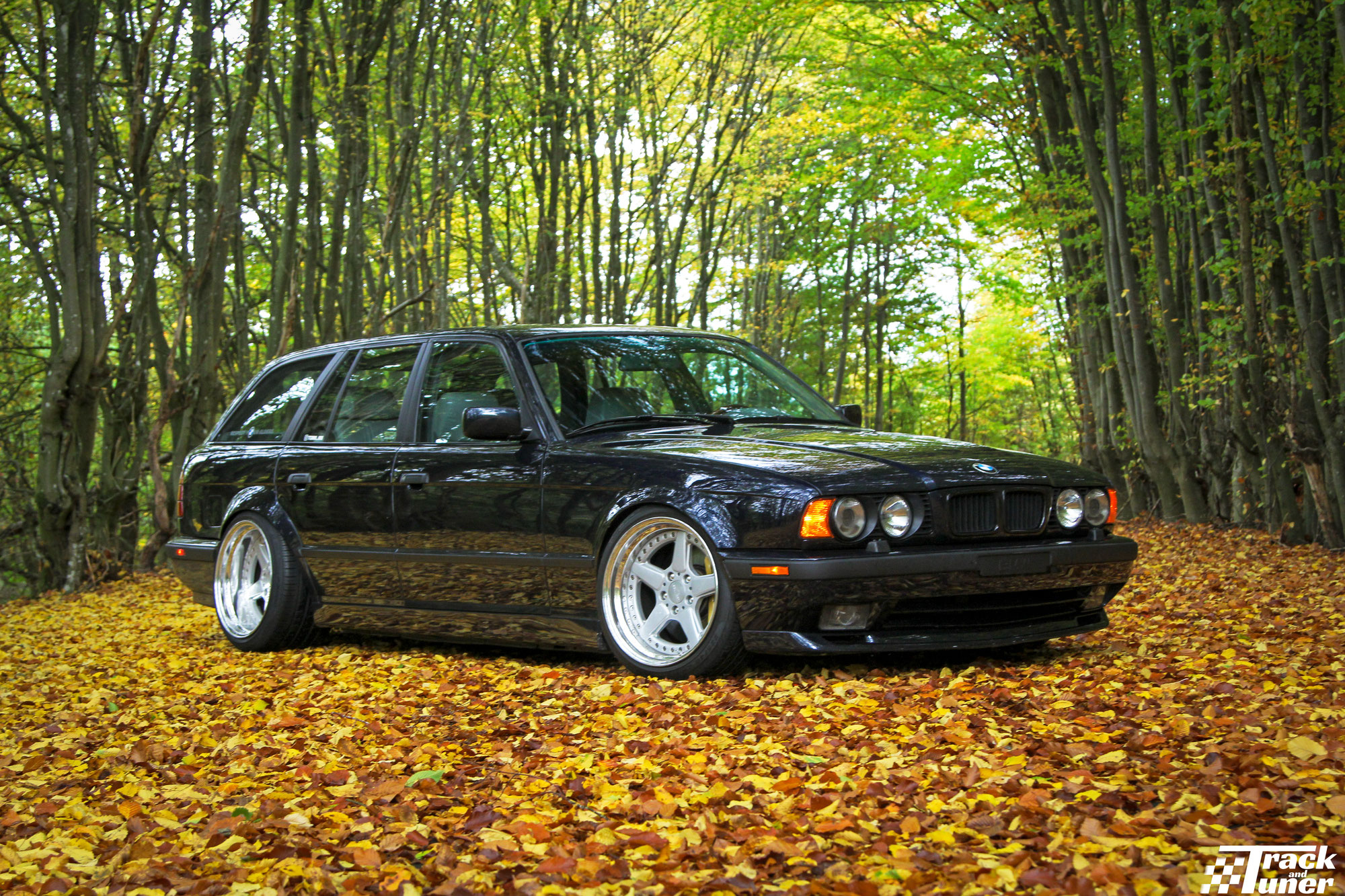WeDrive: Taking our brand new BMW e34 Touring to the Nordschleife
