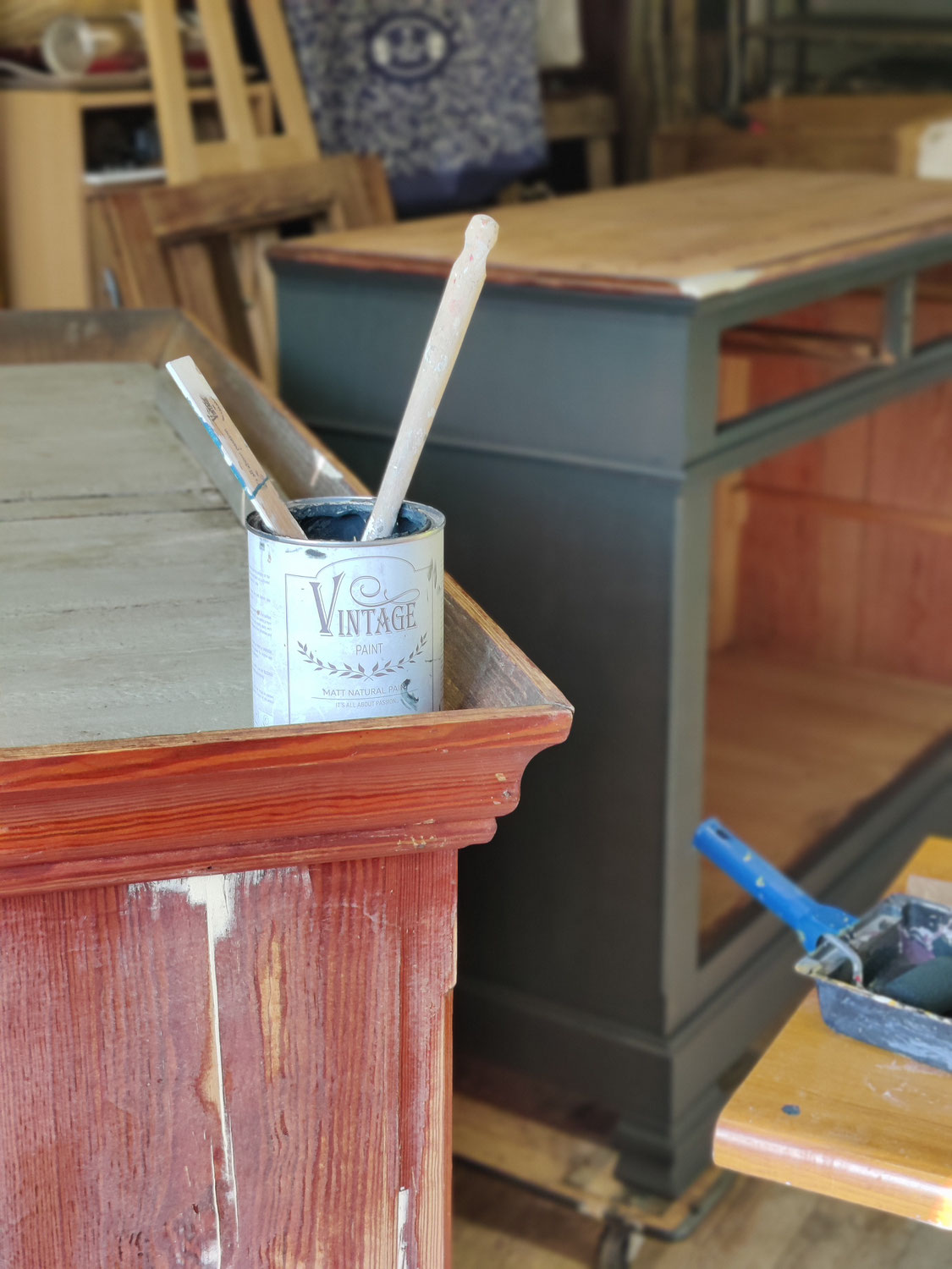 SE RECONVERTIR DANS LE RELOOKING DE MEUBLES : LA REALITE DU METIER