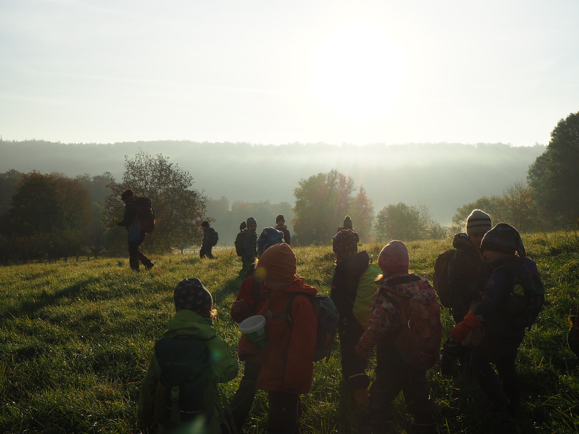 Kleidung im Waldkindergarten im Frühling – was Kinder wirklich brauchen