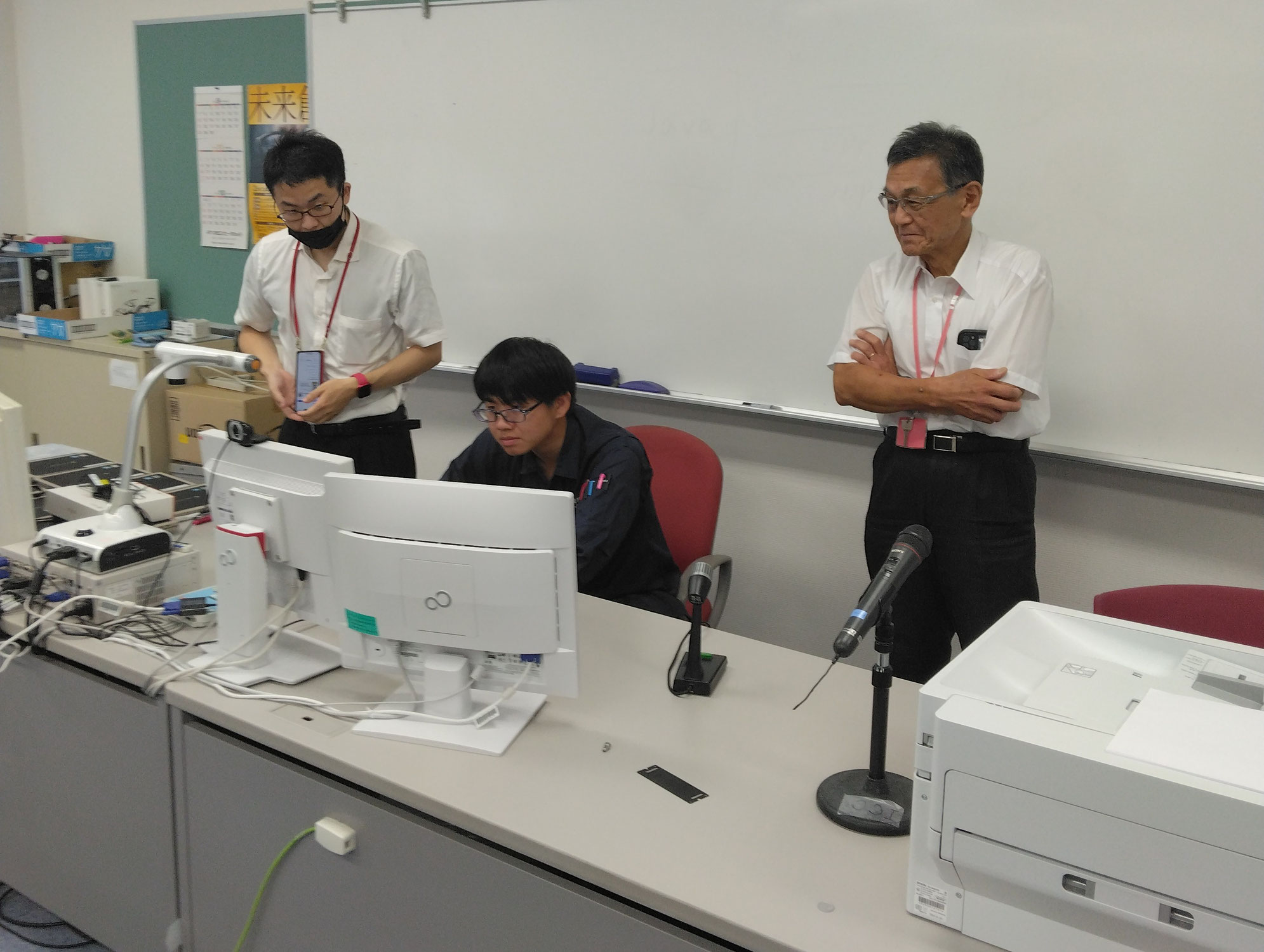 いわきコンピュータ・カレッジで卒業研究テーマの　　説明会を実施しました。