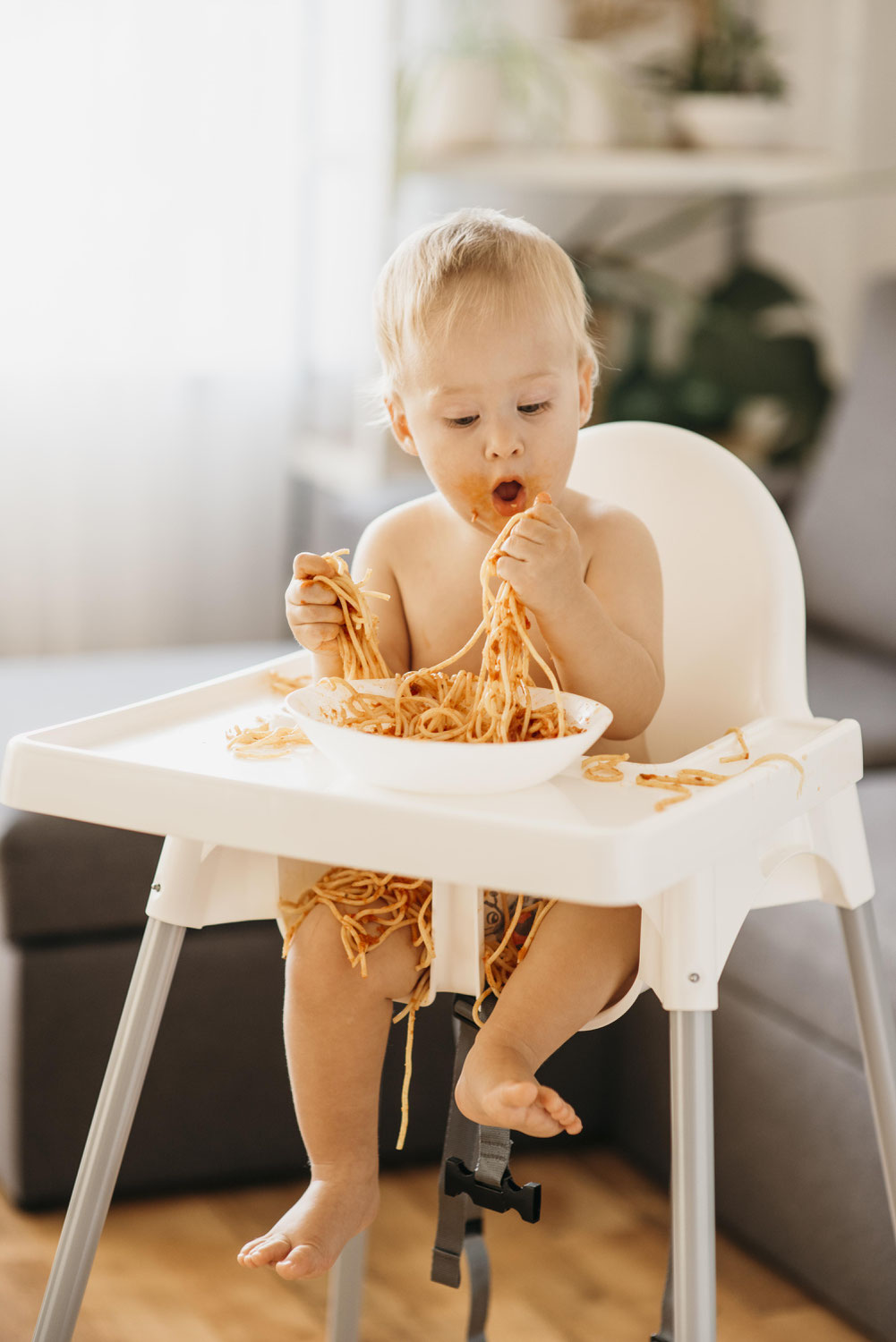 Von der Muttermilch zur festen Nahrung: Wie lernt ein Kind essen?