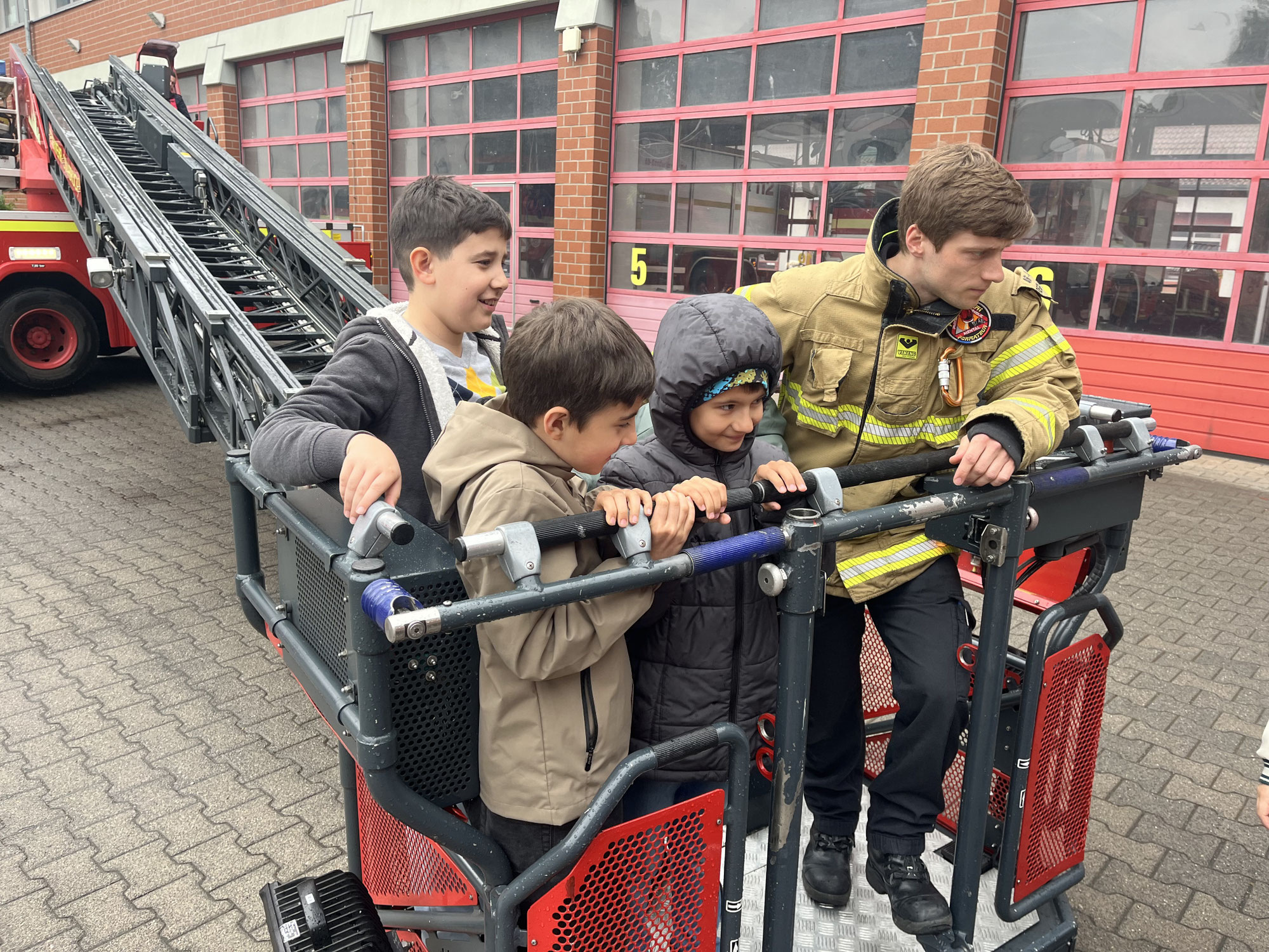 Spannender Besuch bei der Feuerwehr