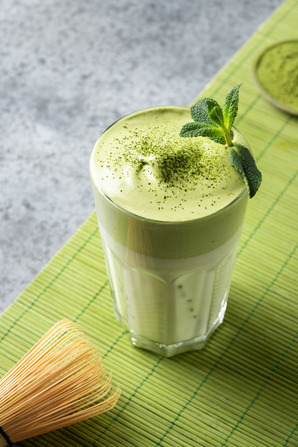 Manchmal beginnt eine Liebesgeschichte mit einem Becher Matcha