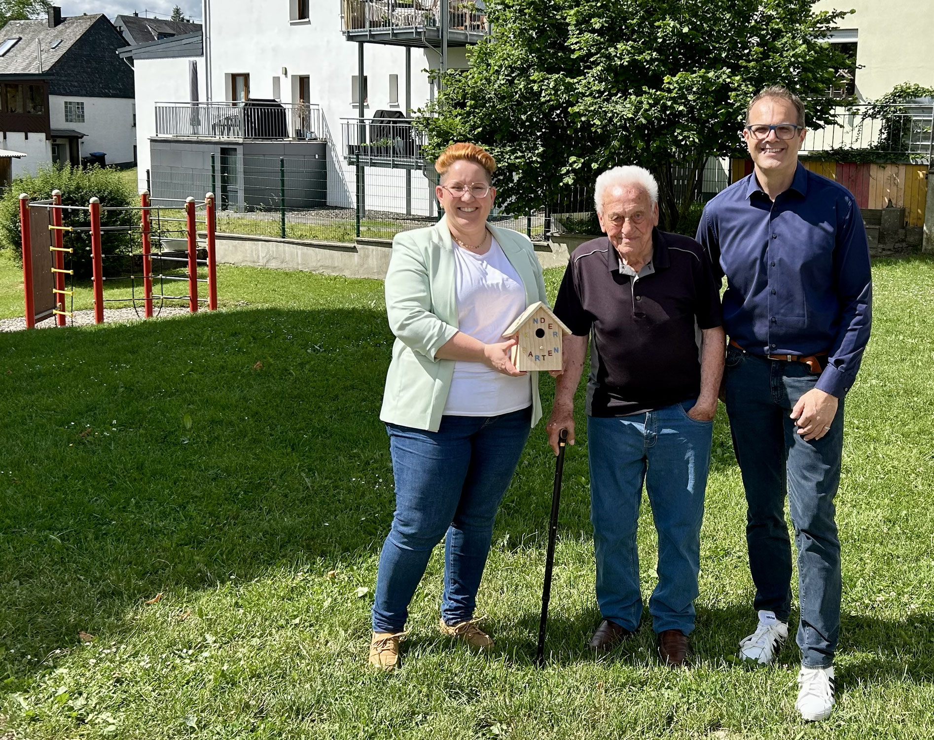 Ehrenbürger Günter Martini überreicht Geldspende