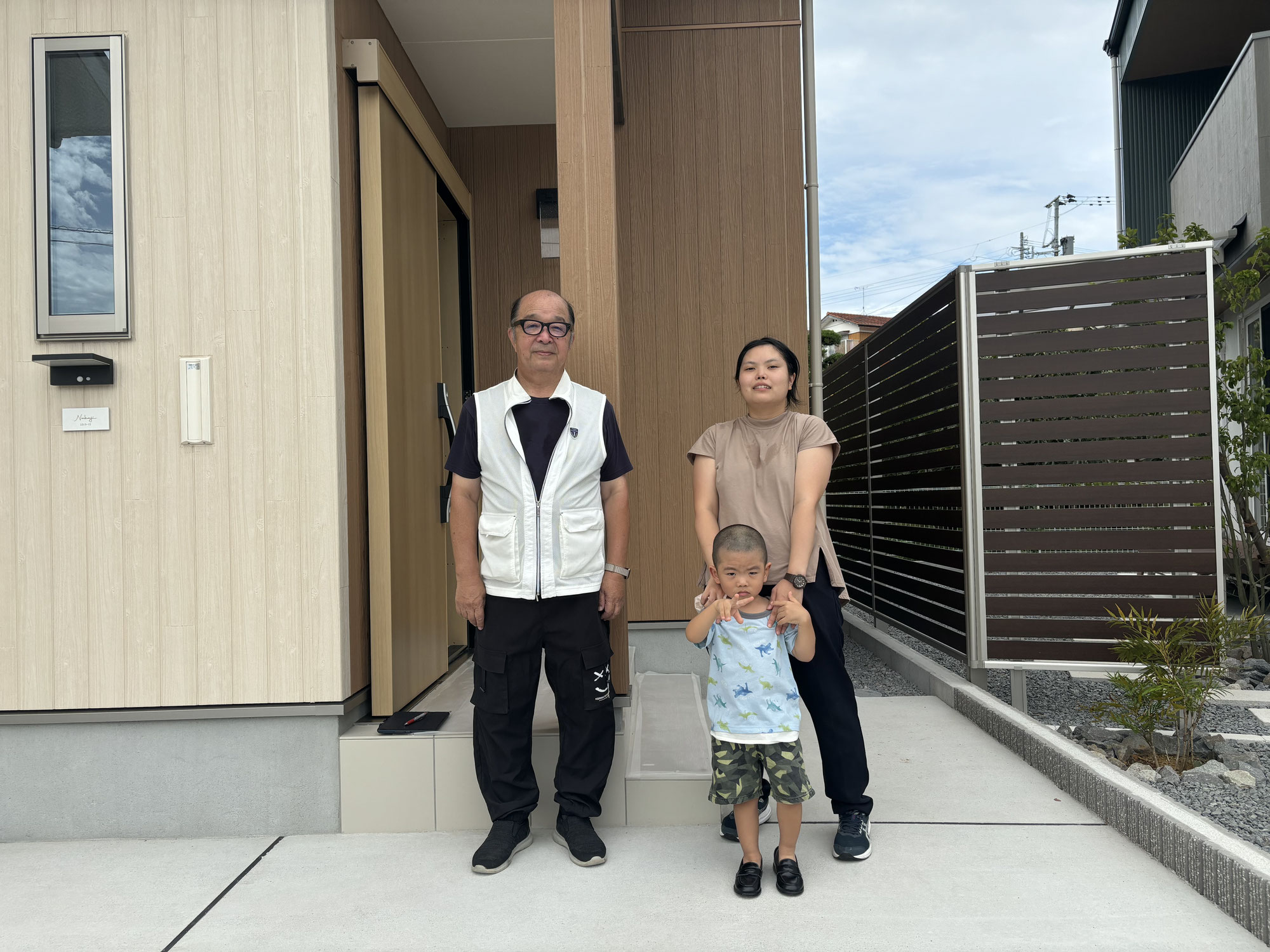 日の出町の建物が完成し、引渡しです
