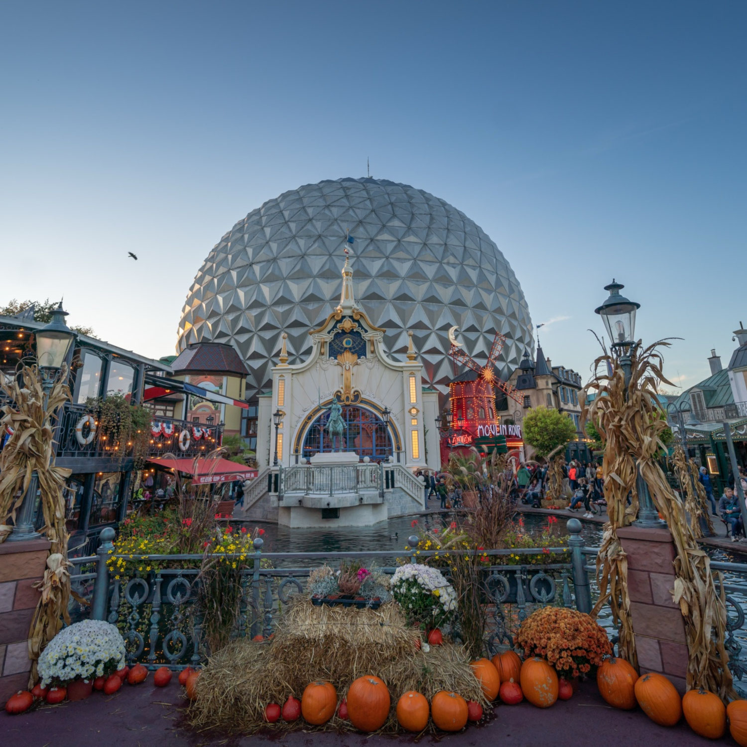 Kobolde und 180.000 Kürbisse: Schaurig-schönes Halloween im Europa-Park Erlebnis-Resort