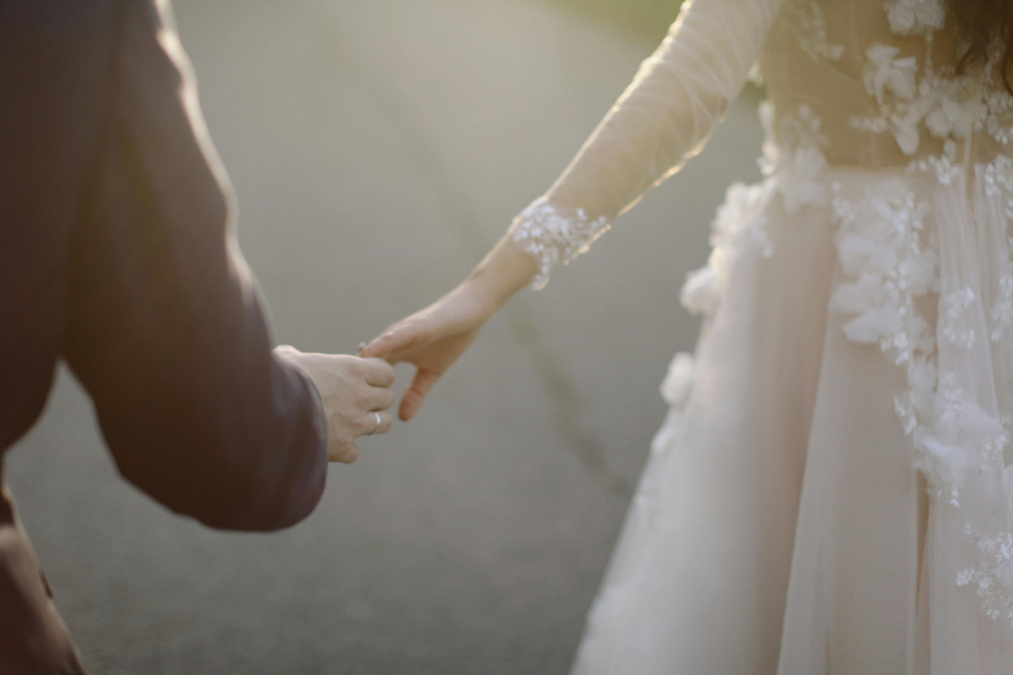 So integriert ein Hochzeitsmoderator eure persönlichen Geschichten und Anekdoten in die Feier