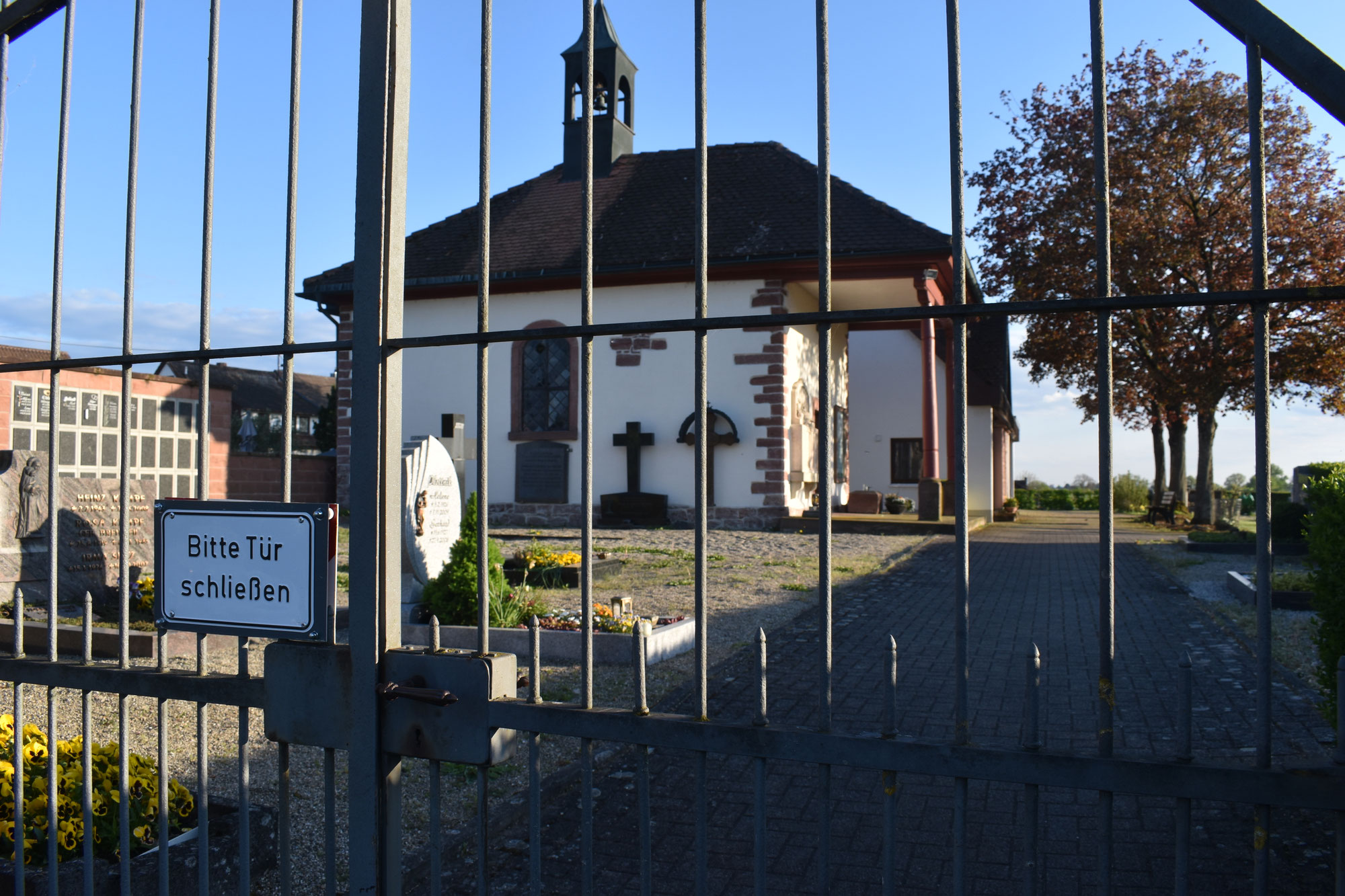 Schutterns letzte Ruhe und die beheizte Toilette