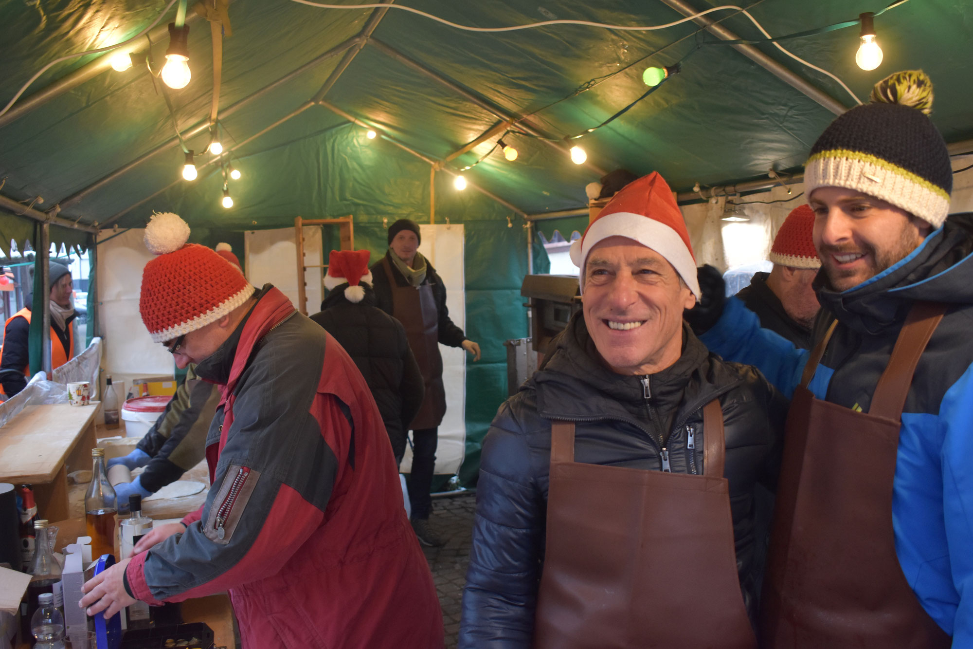 Weihnachtsmarkt im Schnee