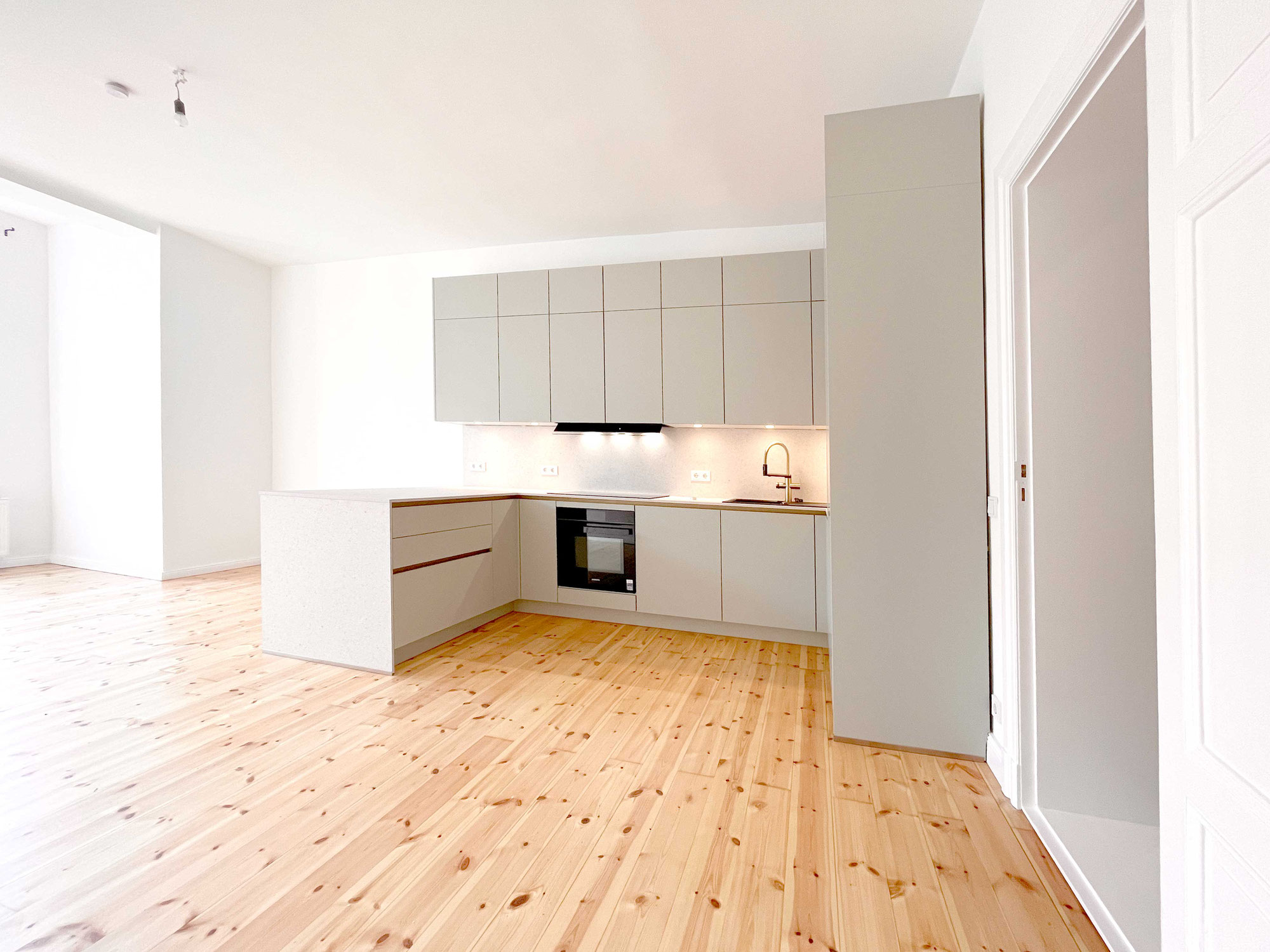 Erfolgreiche Fertigstellung: Modernisierung und Umbau eines Wohnobjekts in Berlin-Friedrichshain