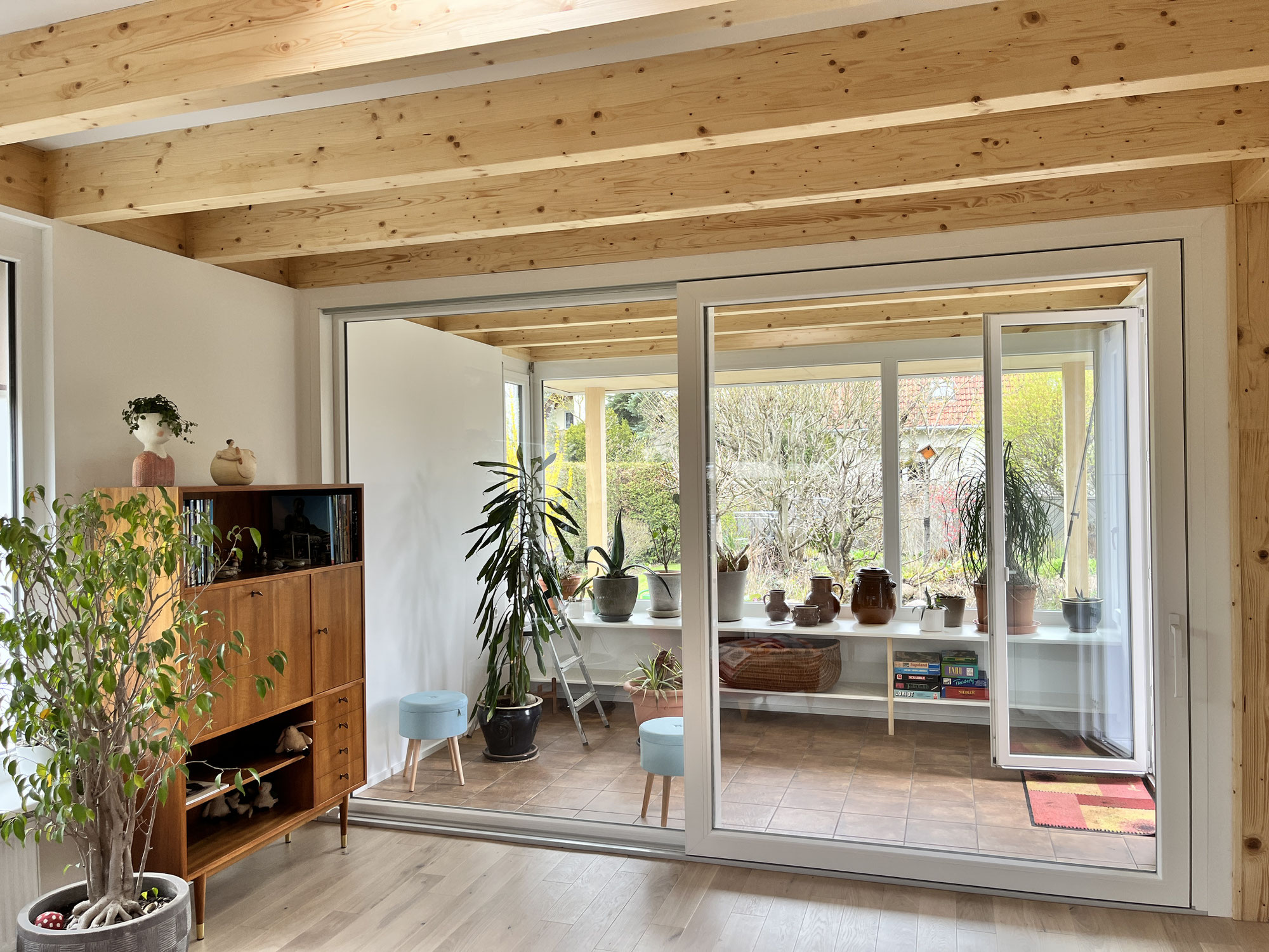 Fertigstellung Holzanbau & Wohnzimmer Ausbau in Berlin-Mahlsdorf