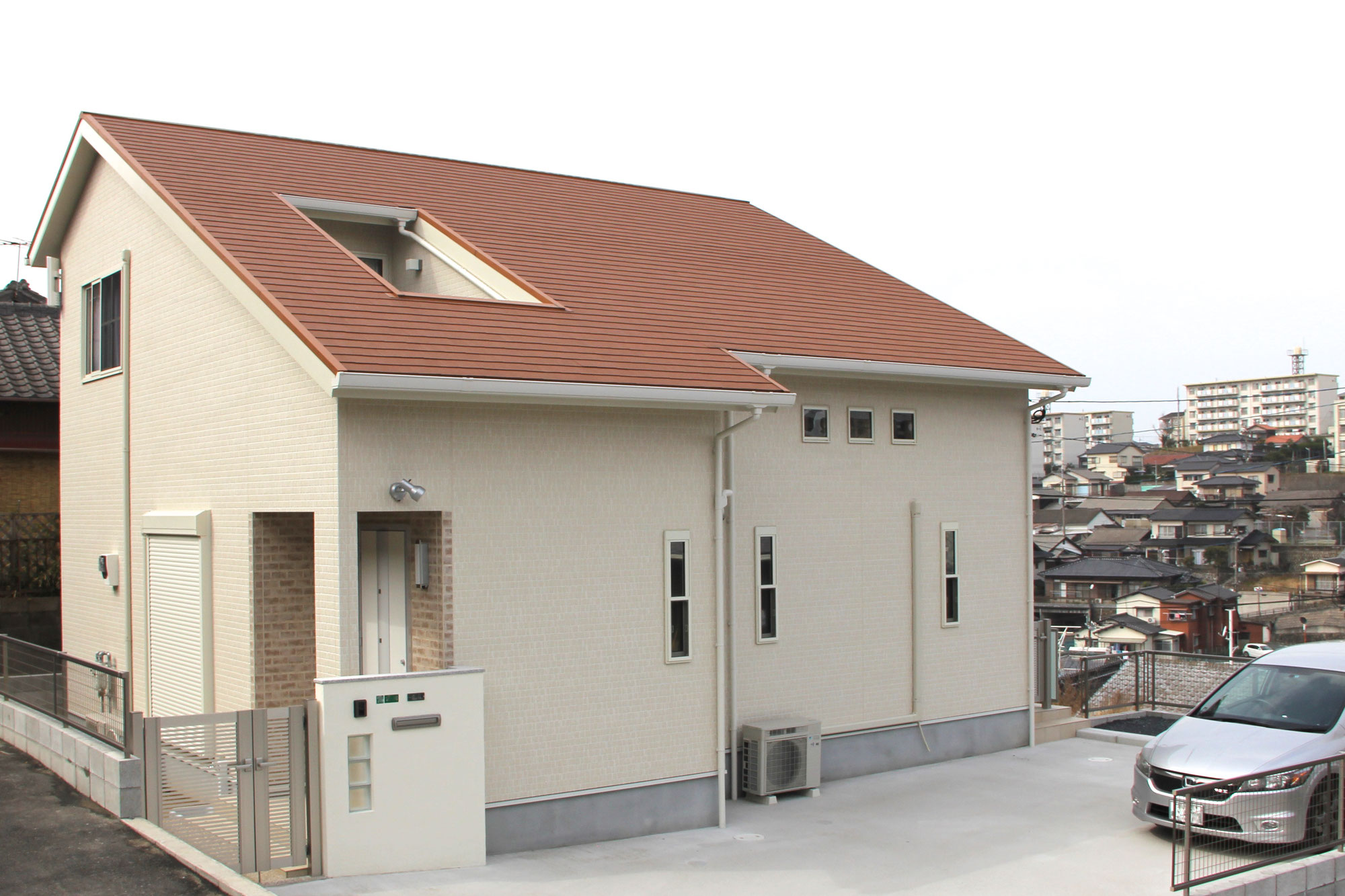 屋根の中にバルコニーがある家【北九州市八幡東区M様邸 新築工事】完成