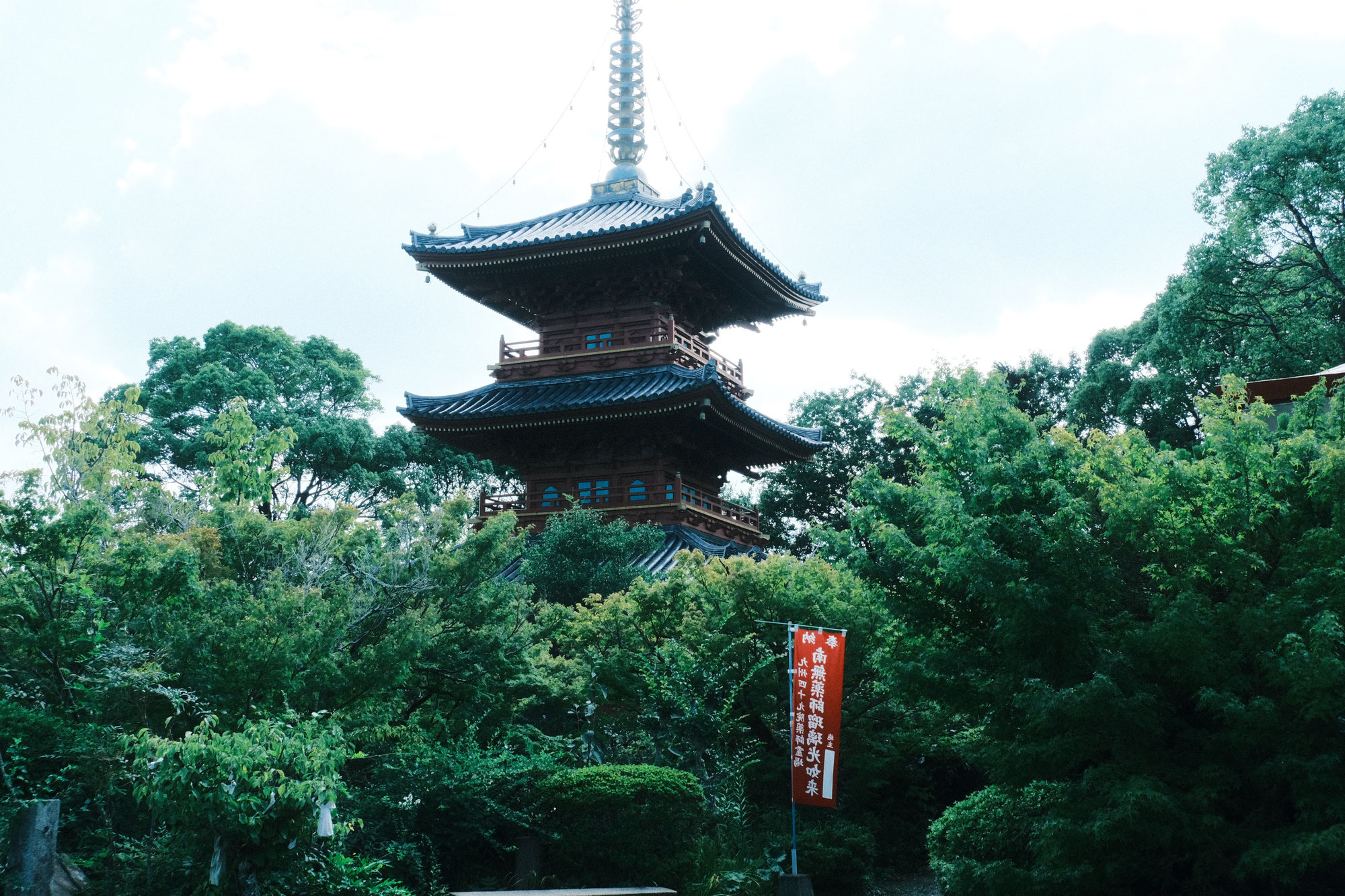 【みやこ町】九州に3つしかない築100年超えの塔「豊前国分寺 三重塔」