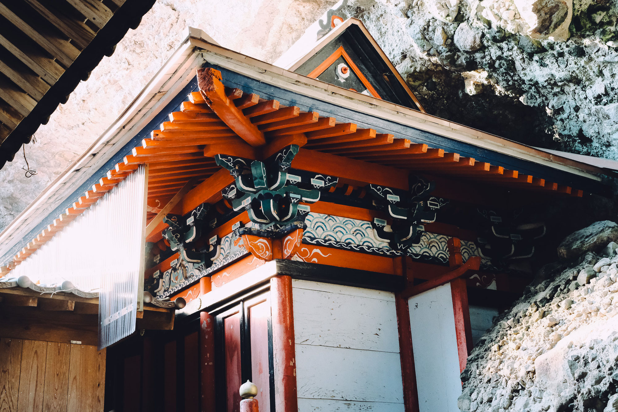 【国東半島・豊後高田市】「天念寺」内の「身濯神社(六所権現)」で見つけた山の中の海「青海波」の意味とは