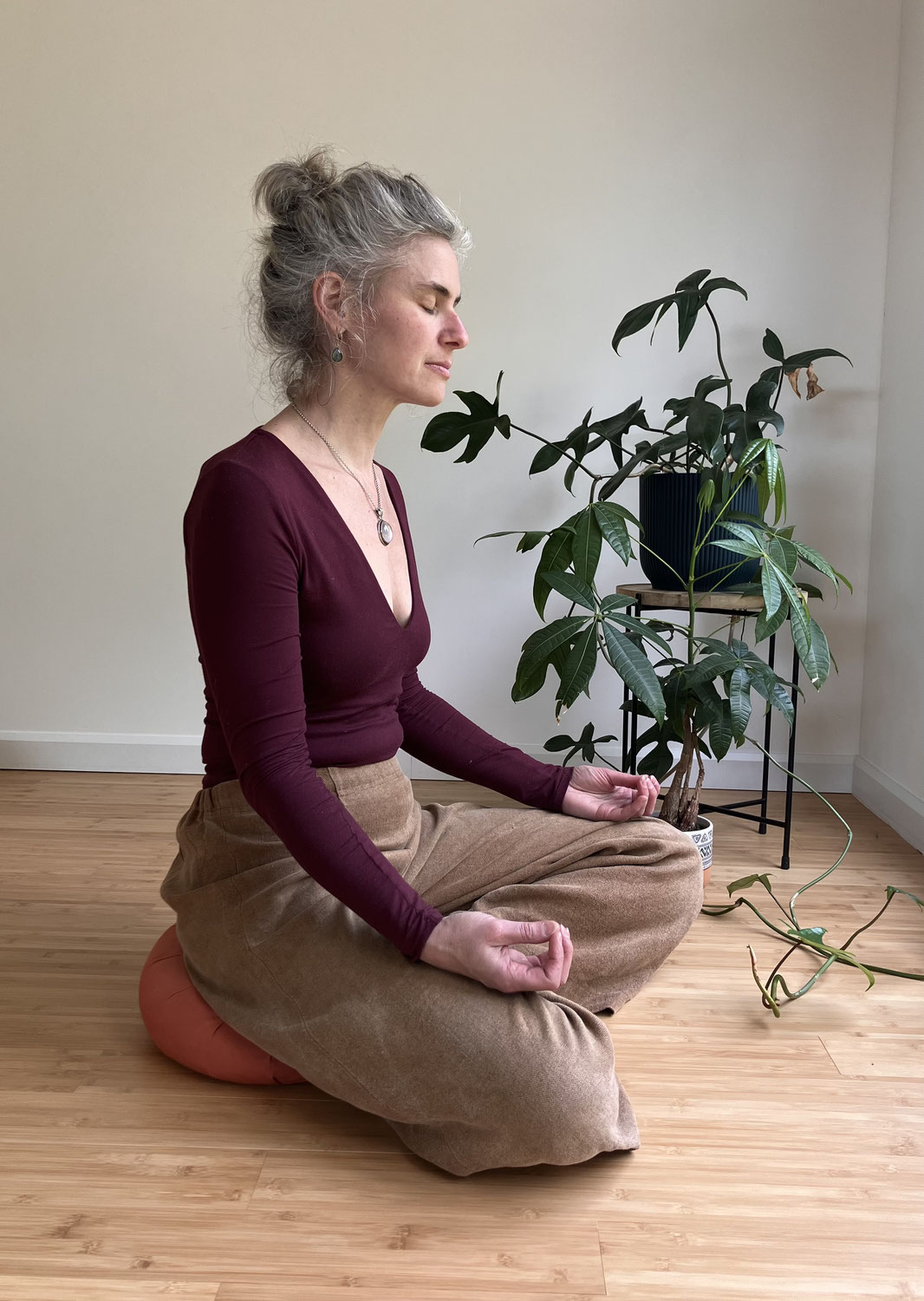 Pourquoi utiliser un coussin de méditation ? Comment s'asseoir pour méditer et quelle est la meilleure posture ?