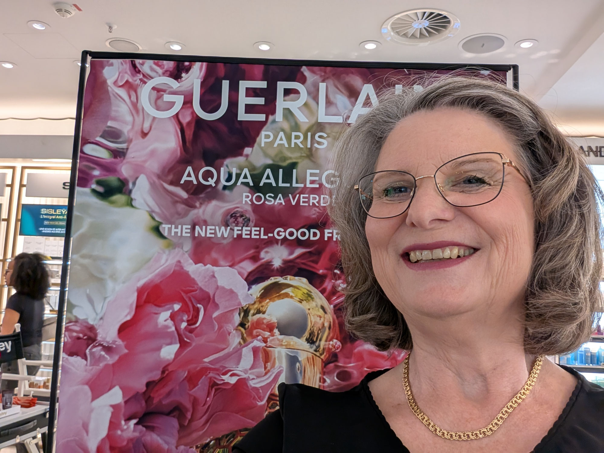 Live Gravur in Frankfurt: Personalisierung von Parfümflaschen für Guerlain