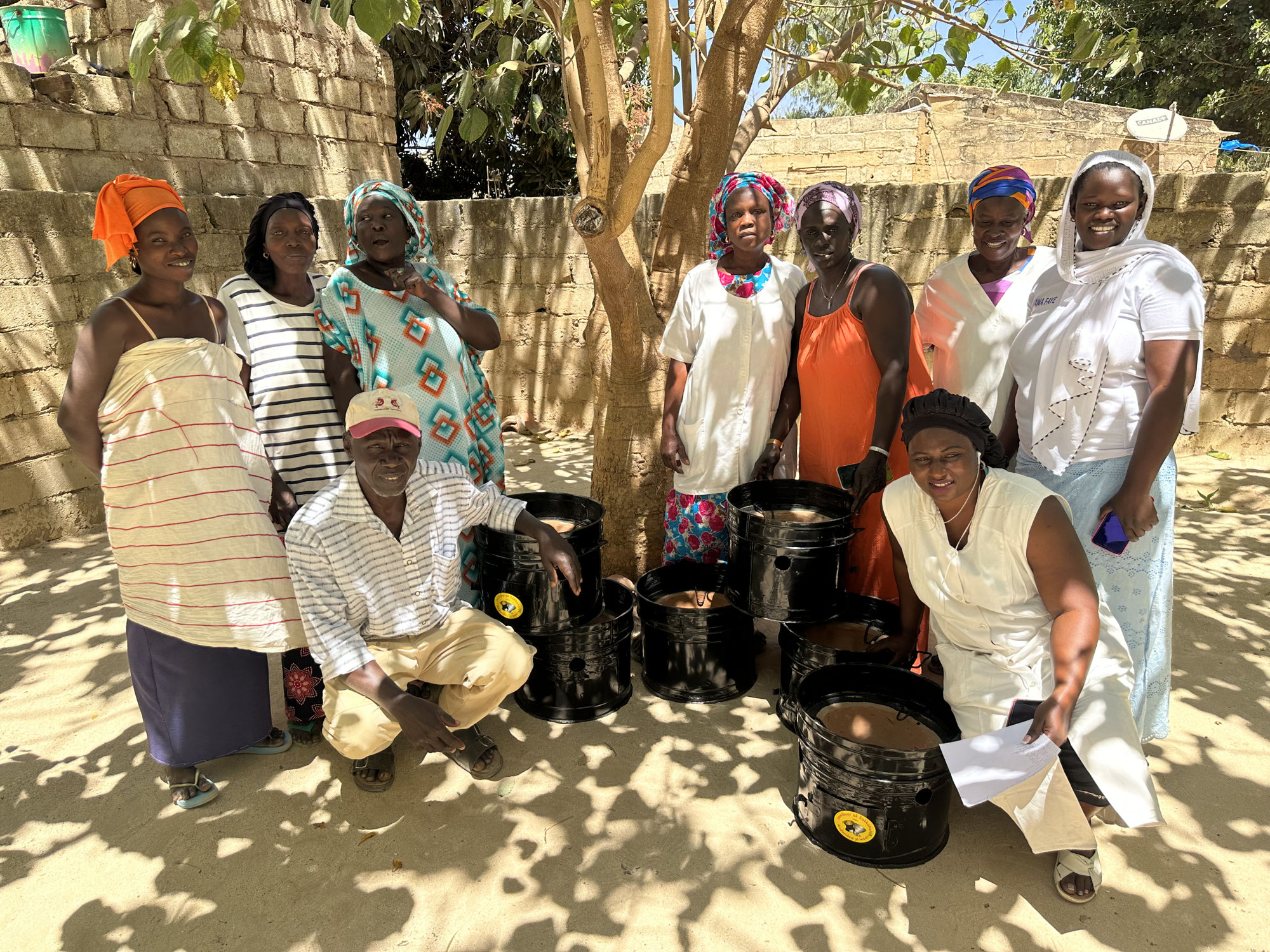 RSE- CARMEUSE Sénégal contribue à la préservation de nos forêts par la diffusion de foyers améliorés aux femmes de Bandia