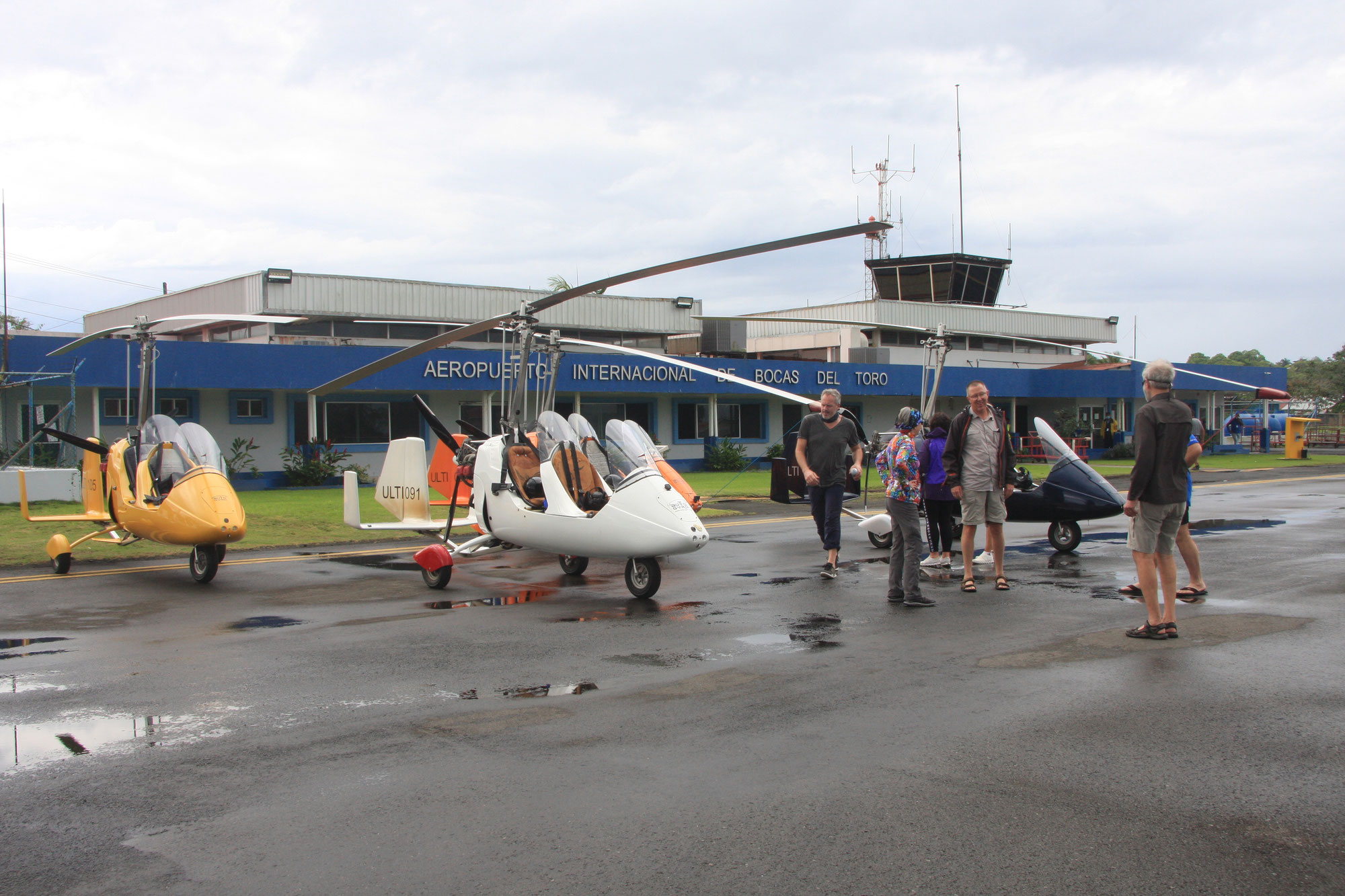 We´re flying in the rain...