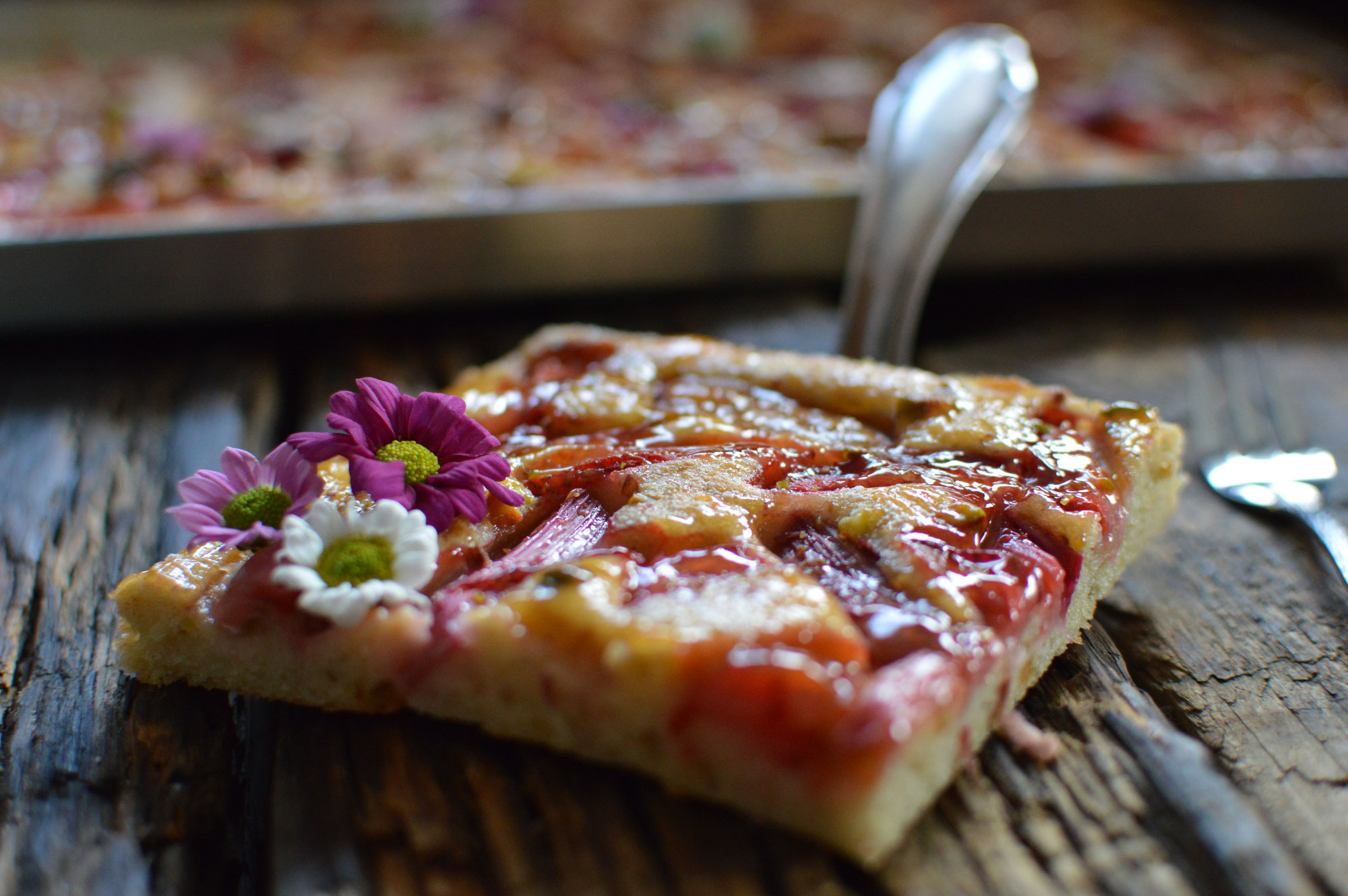 Rhabarber-Erdbeer-Bananen Kuchen