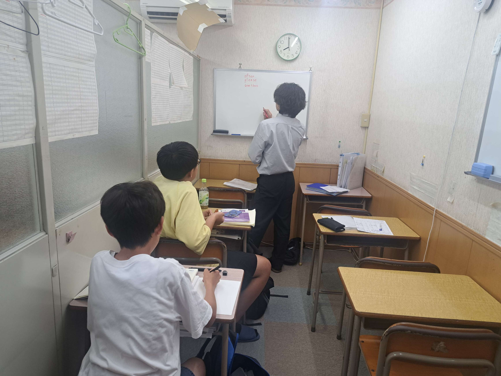 中学校の定期試験期間に入りました、みんな試験勉強頑張ってました(ﾉ^^)ﾉ
