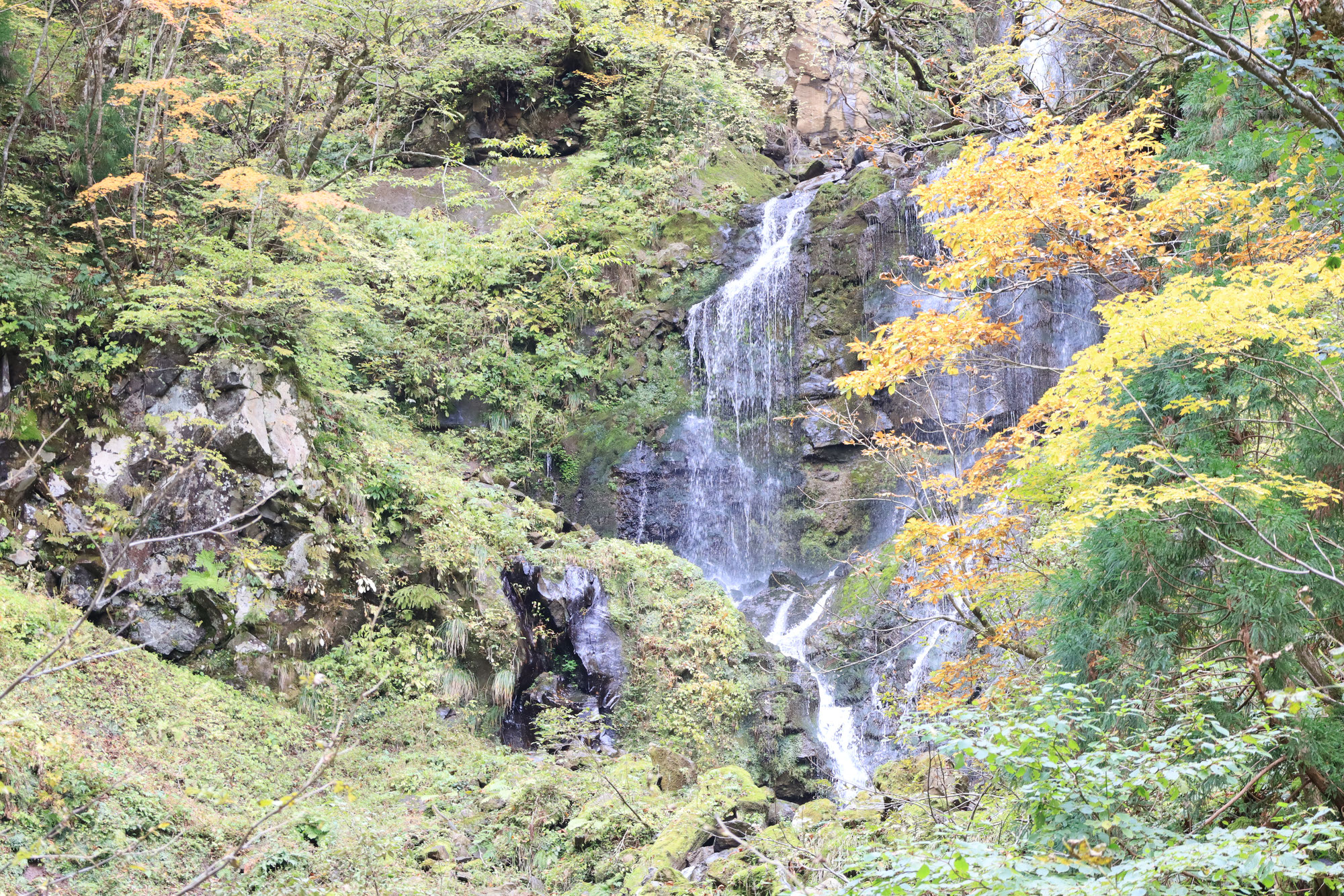 紅葉の滝めぐり