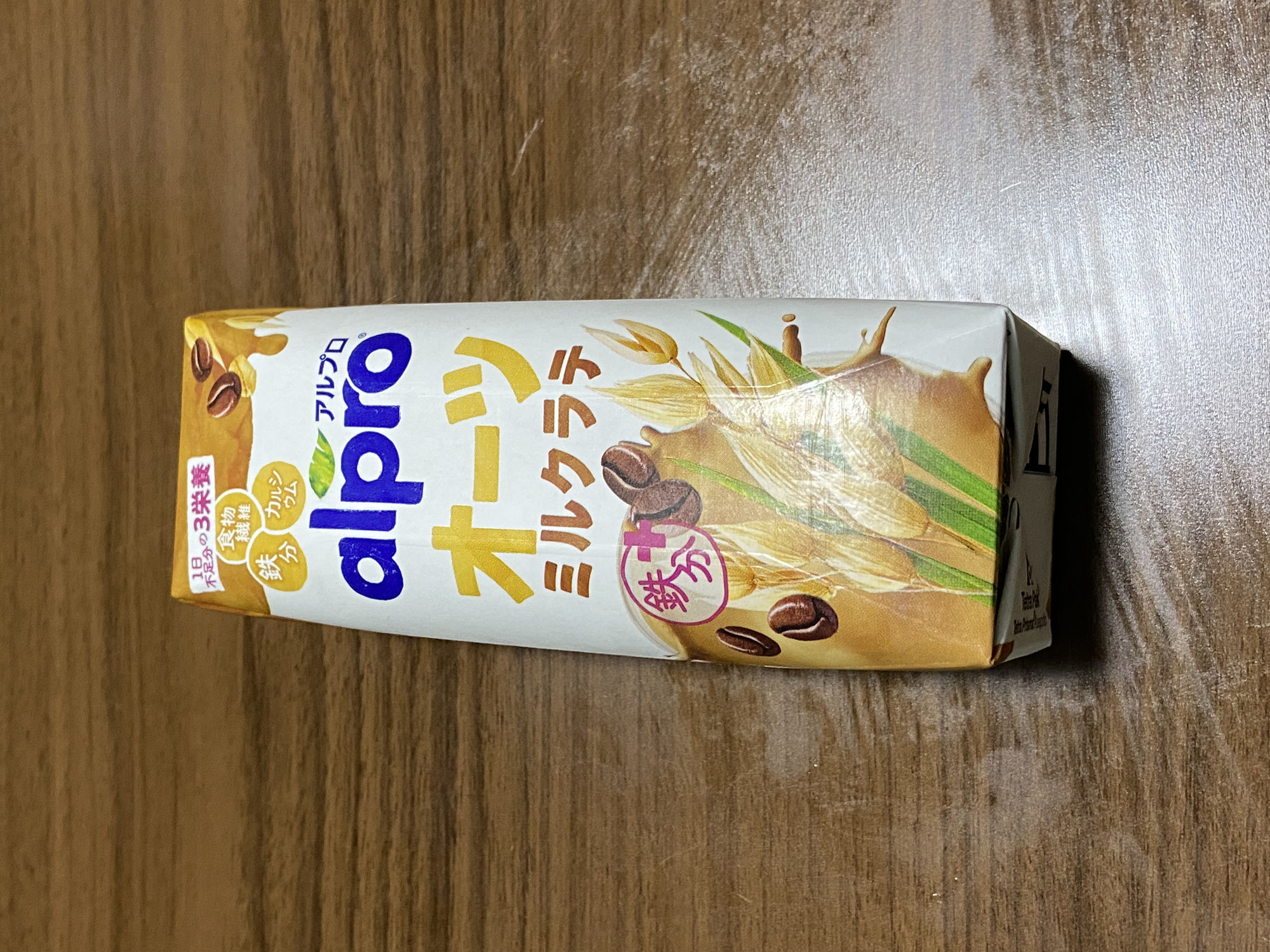 植物性ミルク オーツ麦 オーツミルク　ダノン　アルプロ オーツミルクラテ