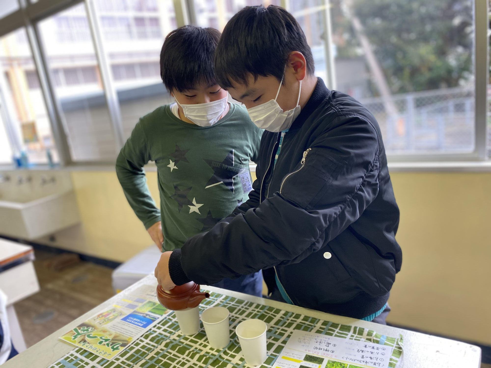 【馬渡島】馬渡小中学校　お茶の淹れ方教室