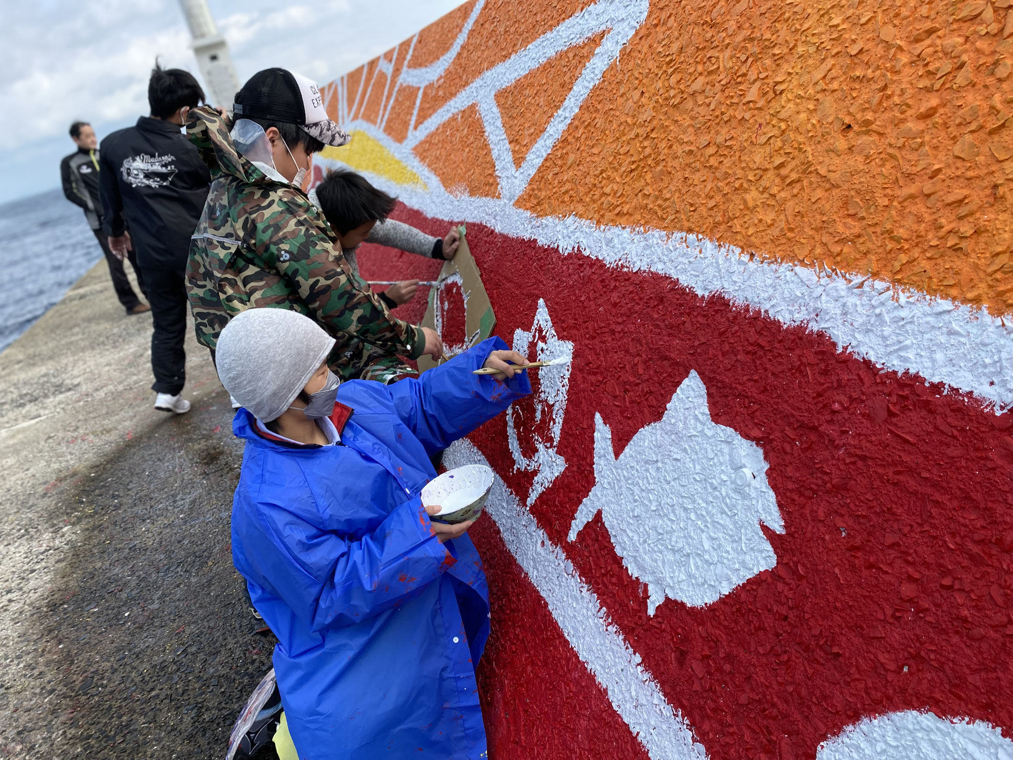 【馬渡島】馬渡小中学校　壁画アートの制作③