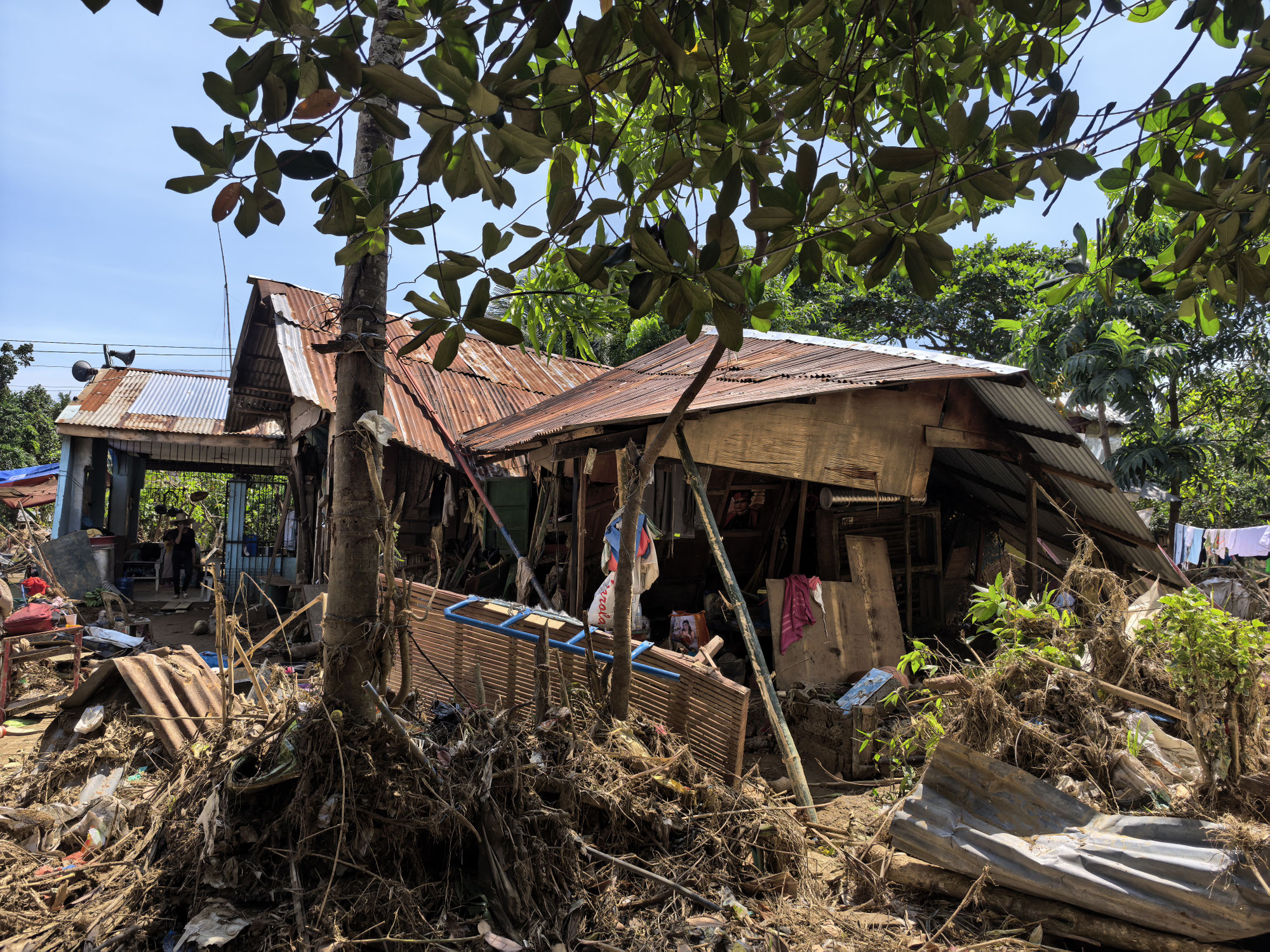 Zerstörung auf den Philippinen – Cebu nach Erdbeben und Taifun