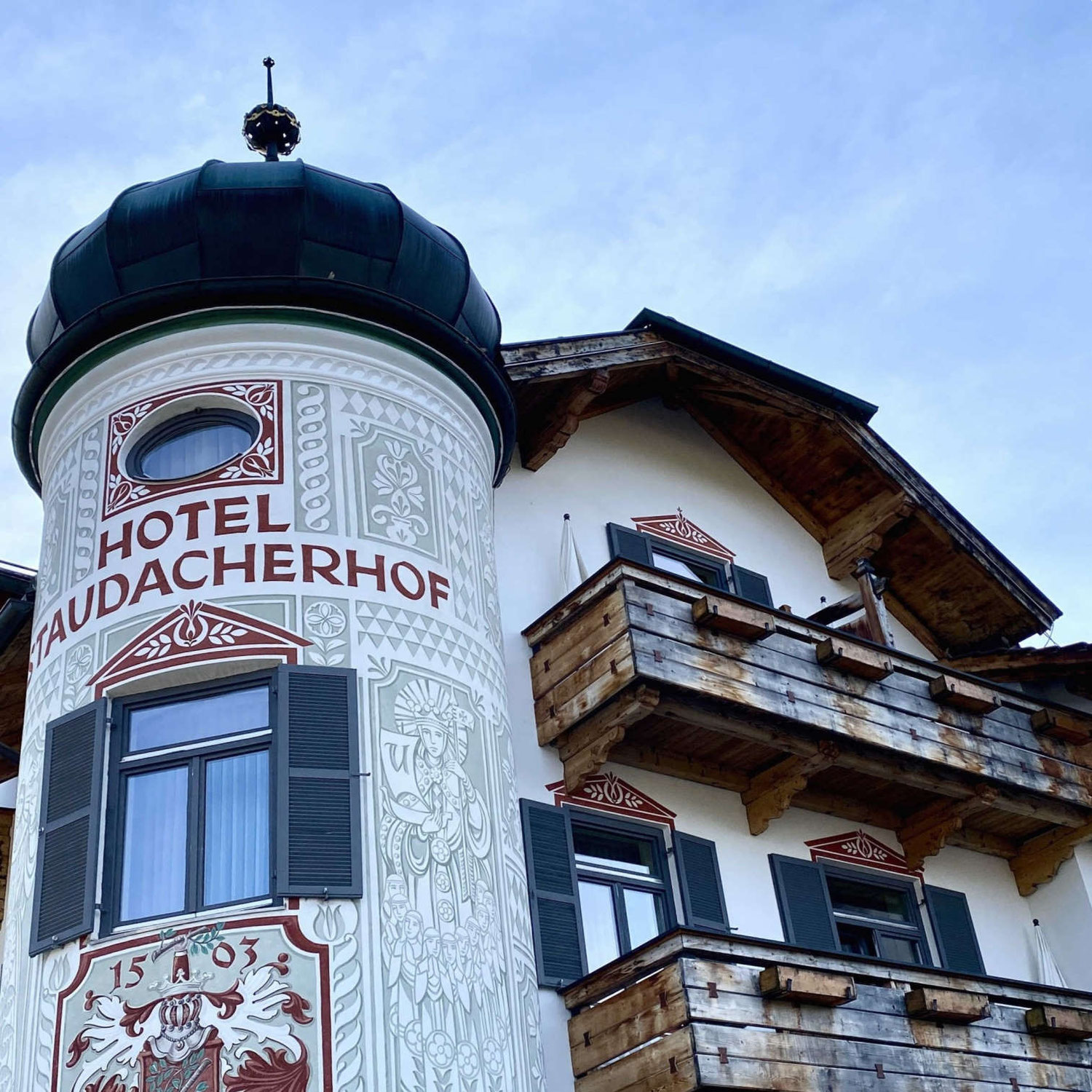 HOTEL STAUDACHERHOF - BUNTE BEGEGNUNGEN UNTER DER ZUGSPITZE IN BAYERN