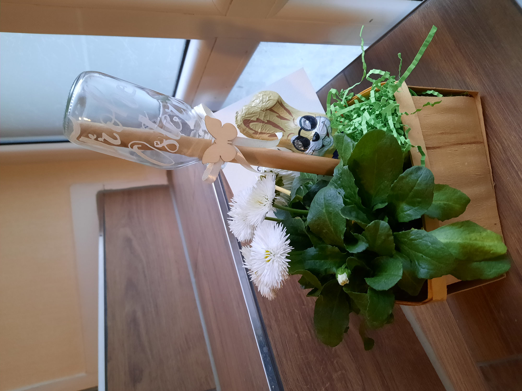 Eine Flasche Ostergrüße