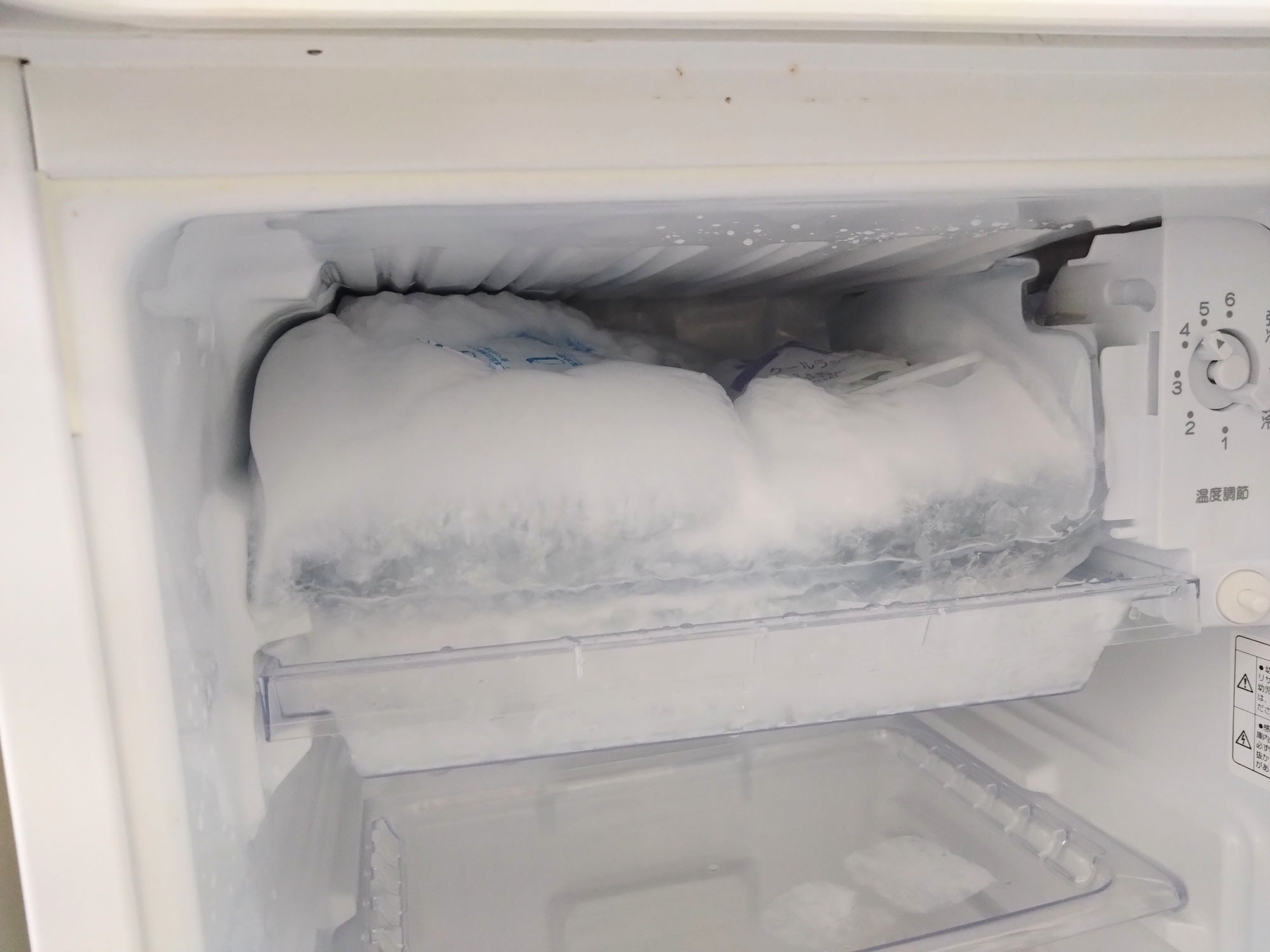 小さな冷蔵庫にはご注意を！！ (ある日の午後、塾にて)