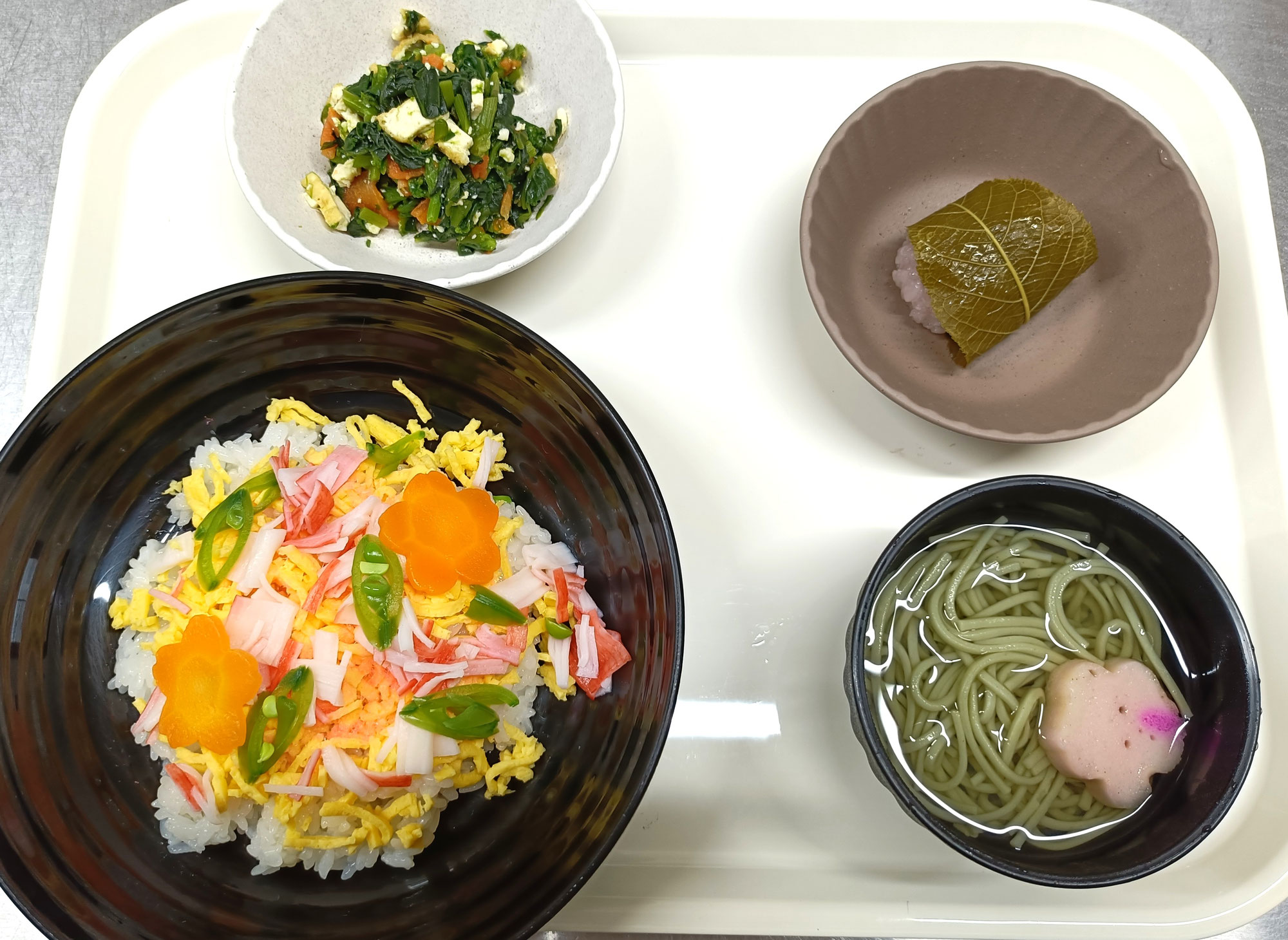 ひな祭りとお誕生日会を開催しました