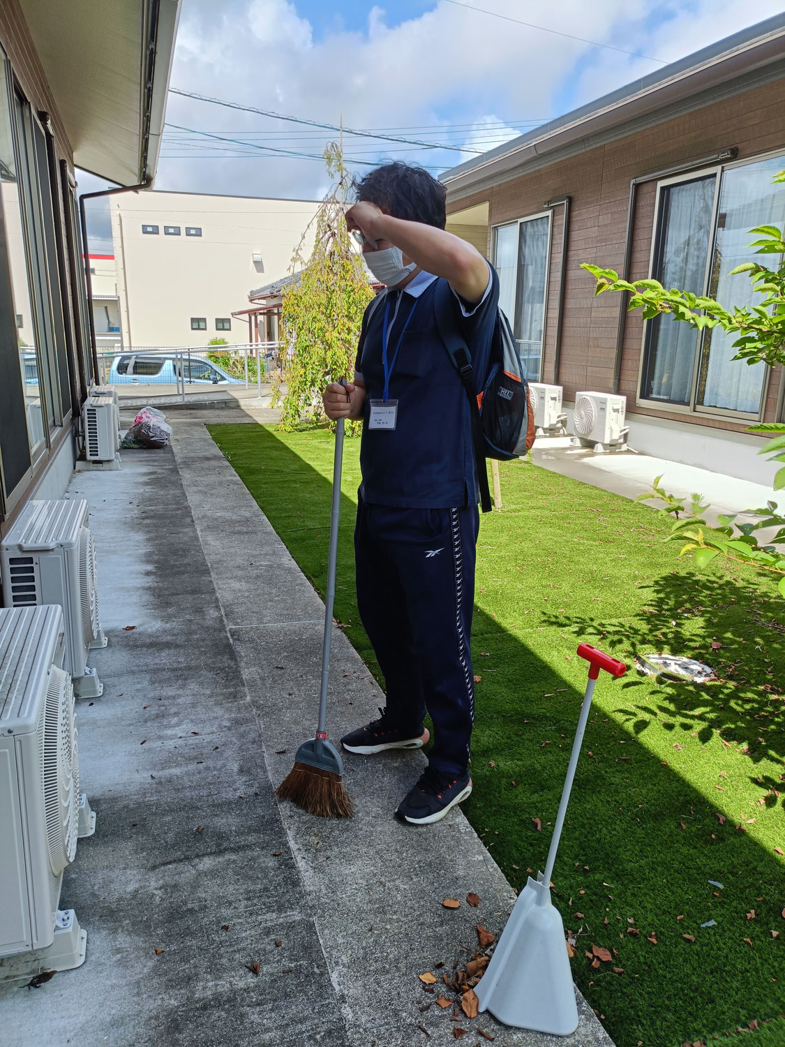 中庭の掃除をしました