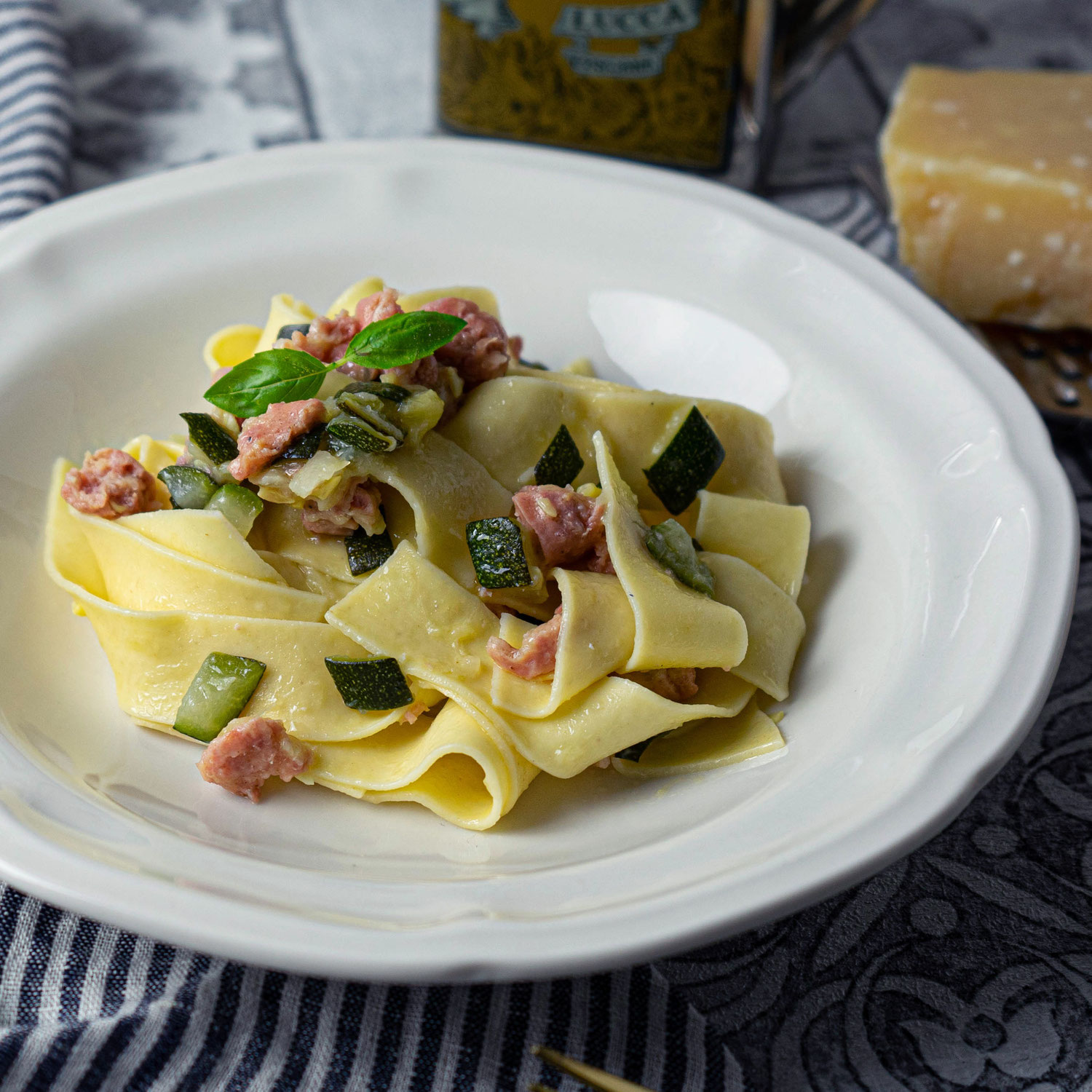 Pappardelle mit Luganighe und Zucchini