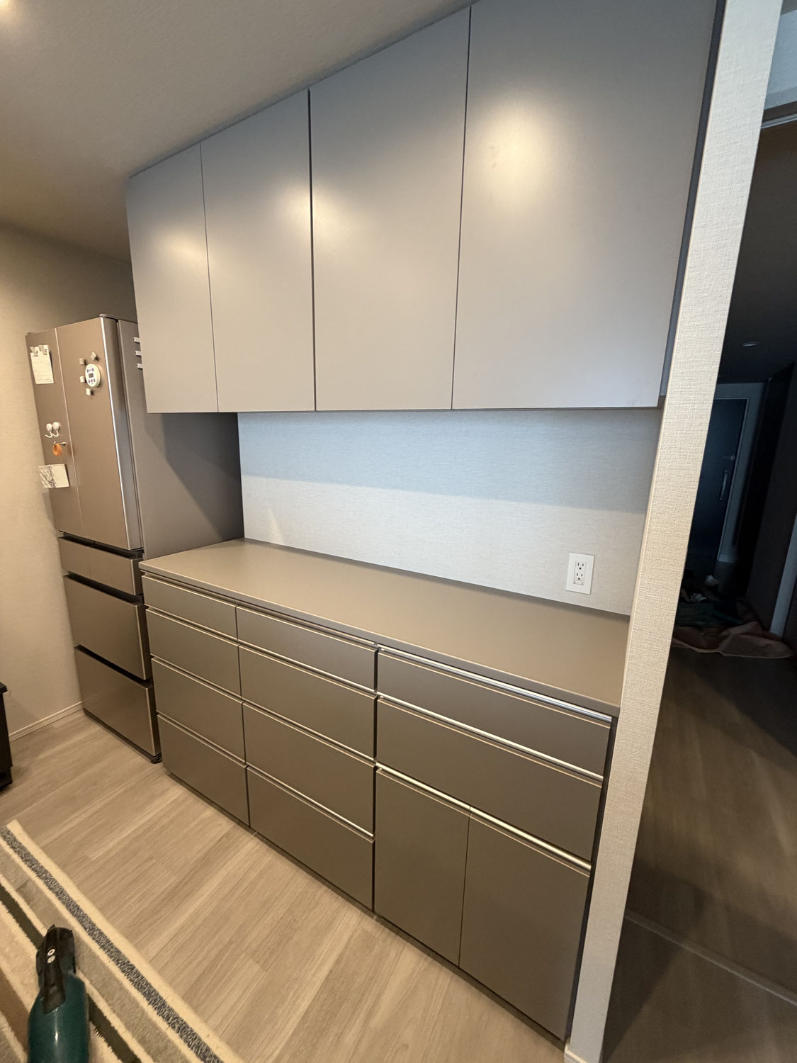 新築マンションのオーダーカップボード施工事例｜大型オーブンレンジ対応
