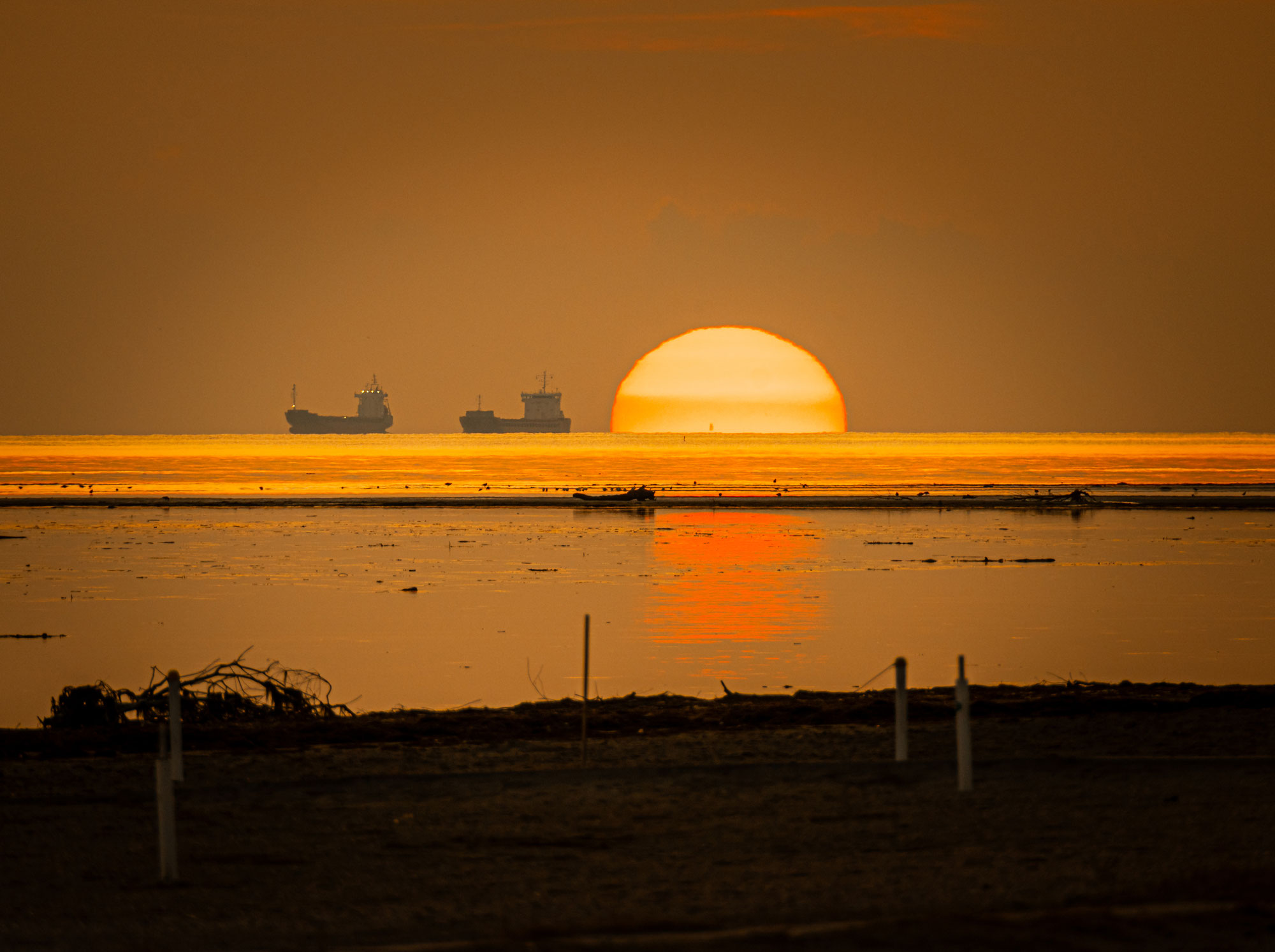 Mit einer Akkuladung zum Sonnenuntergang am Meer