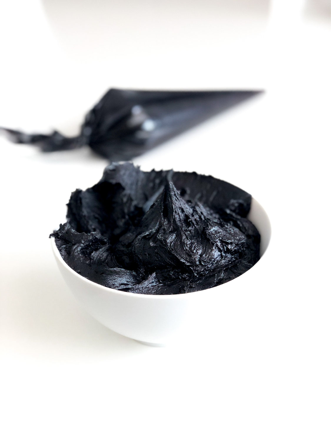 Schwarze Buttercreme ohne Lebensmittelfarbe